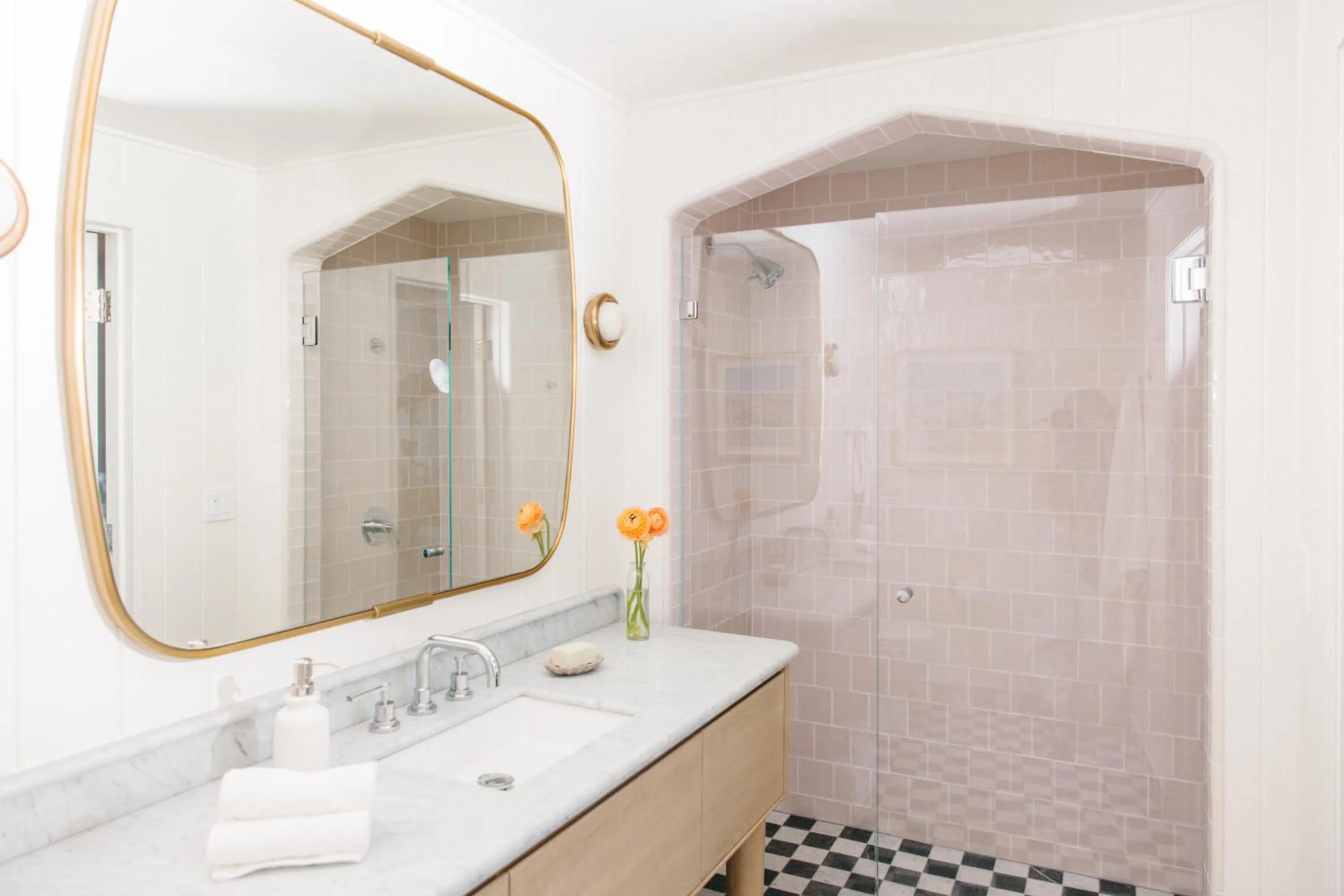 Bathroom in Bay Shores Peninsula Hotel