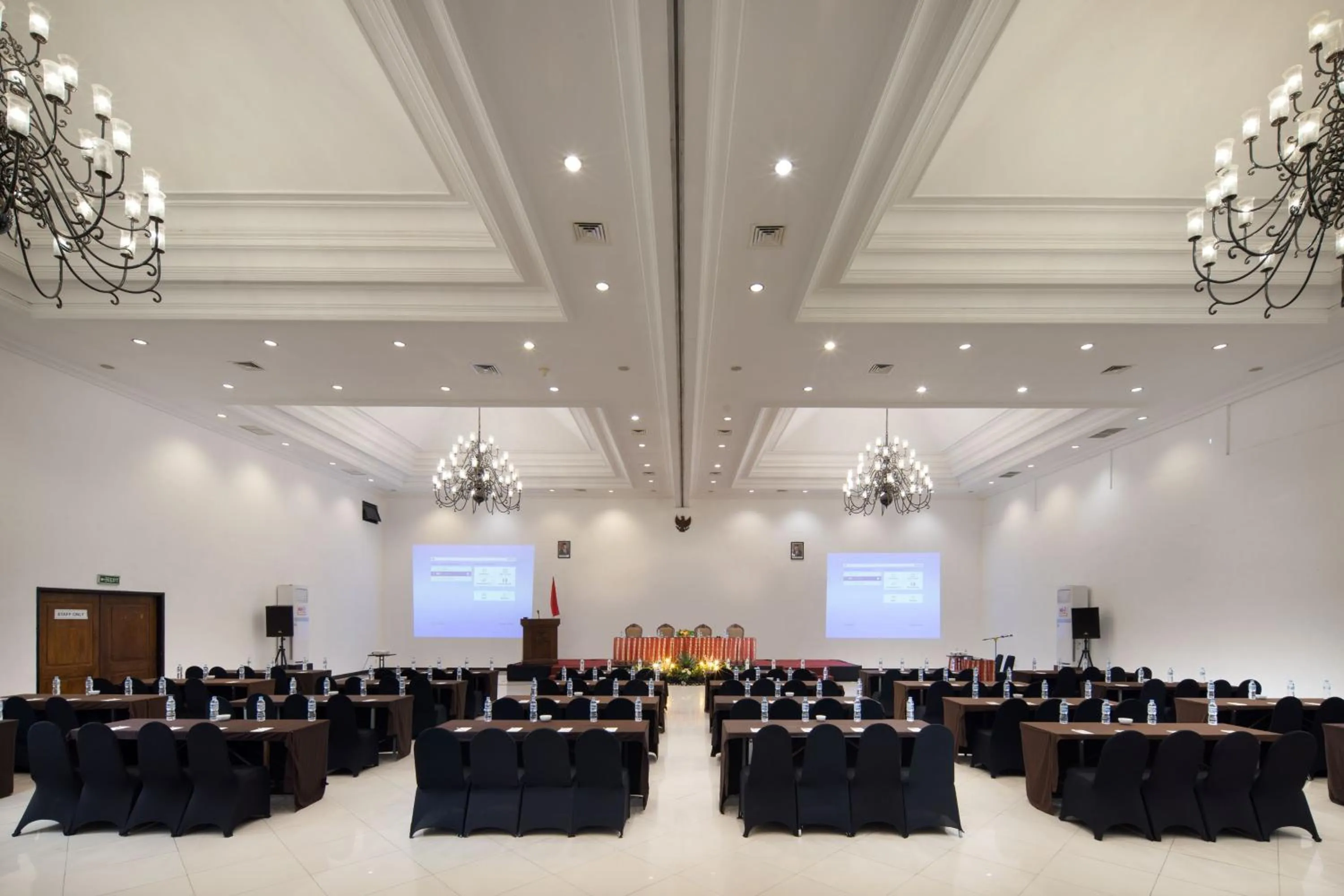 Meeting/conference room in Royal Hotel and Convention Tretes