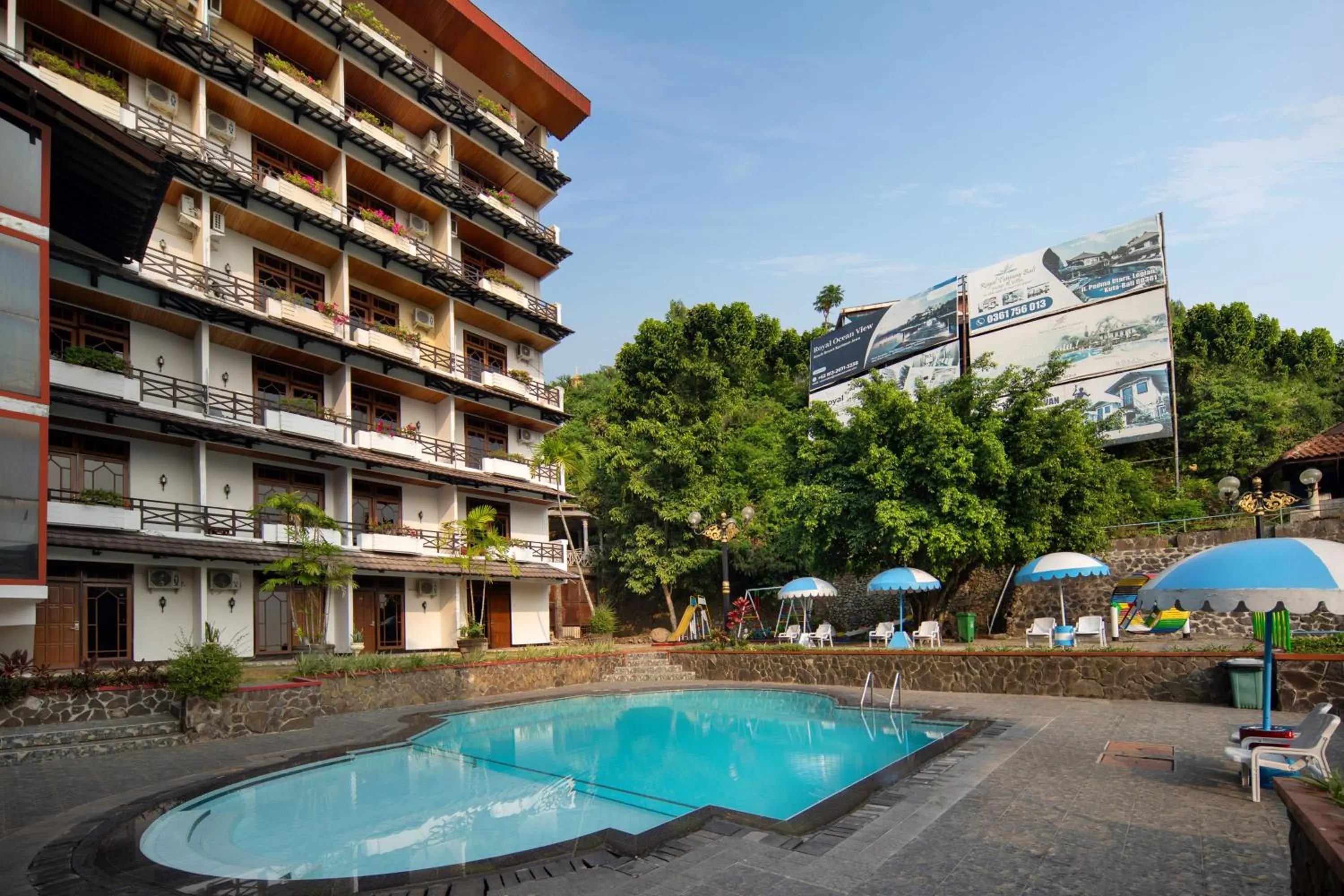 Swimming pool in Royal Hotel and Convention Tretes