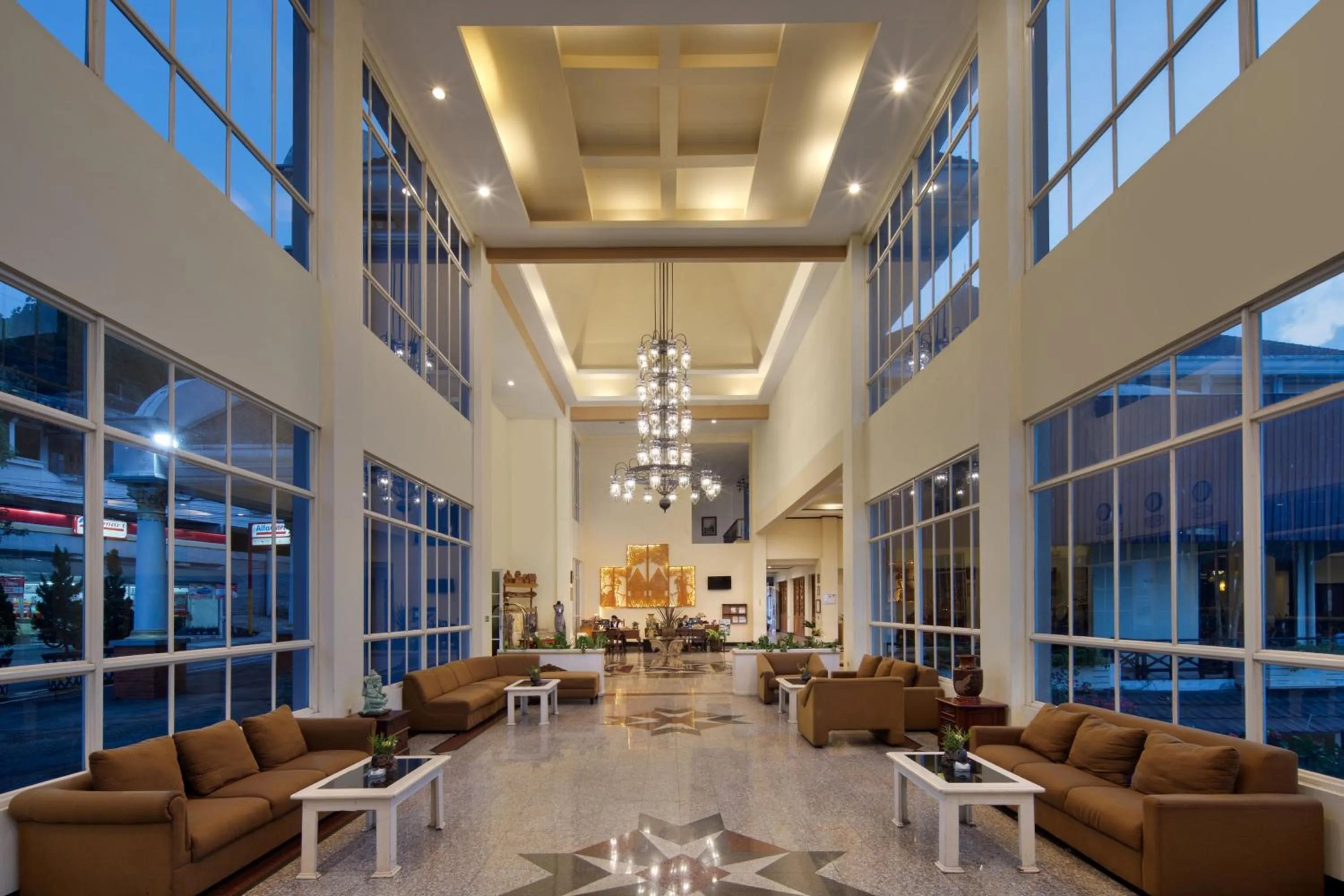 Lobby or reception in Royal Hotel and Convention Tretes