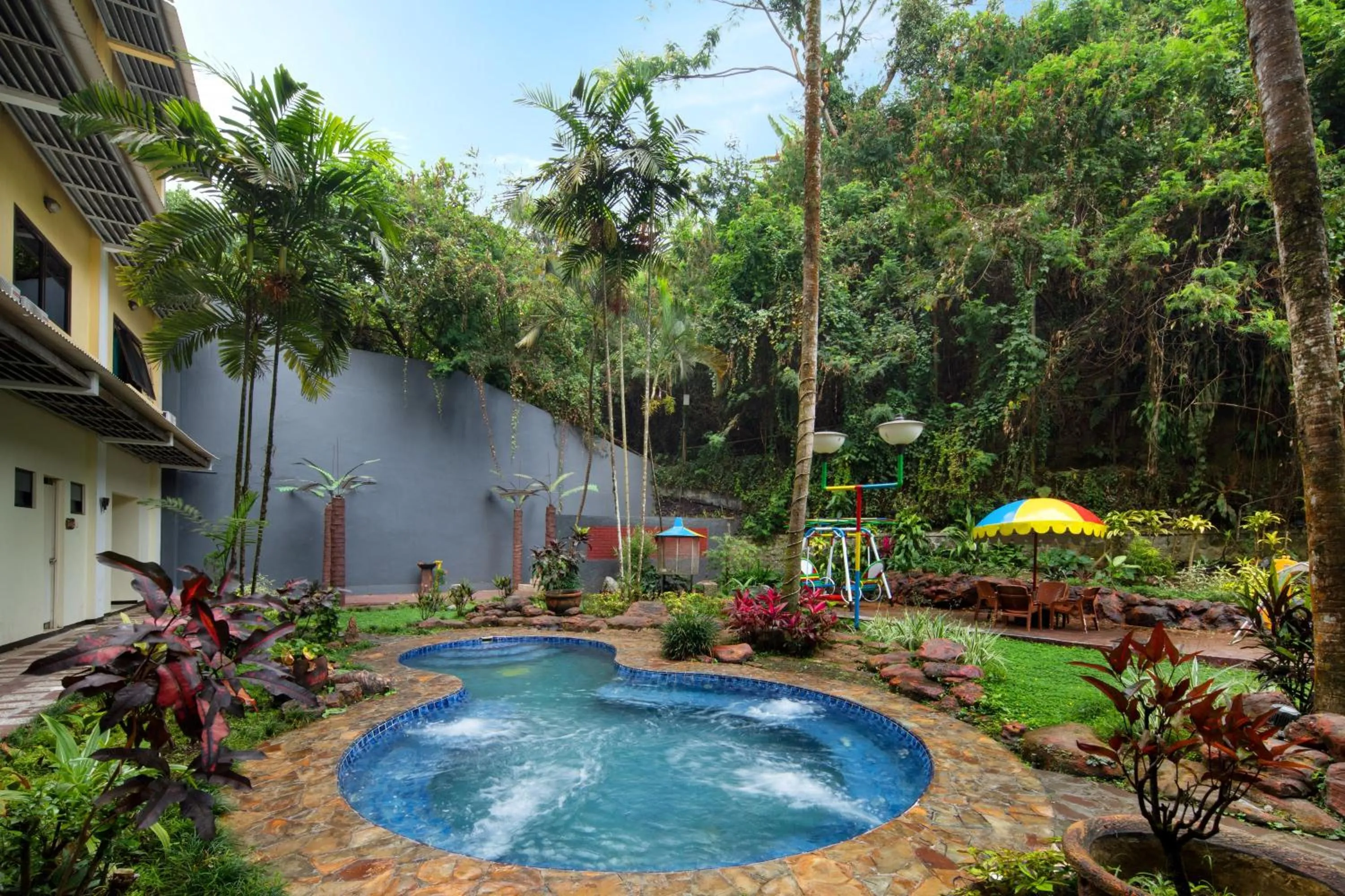 Swimming pool in Royal Hotel and Convention Tretes