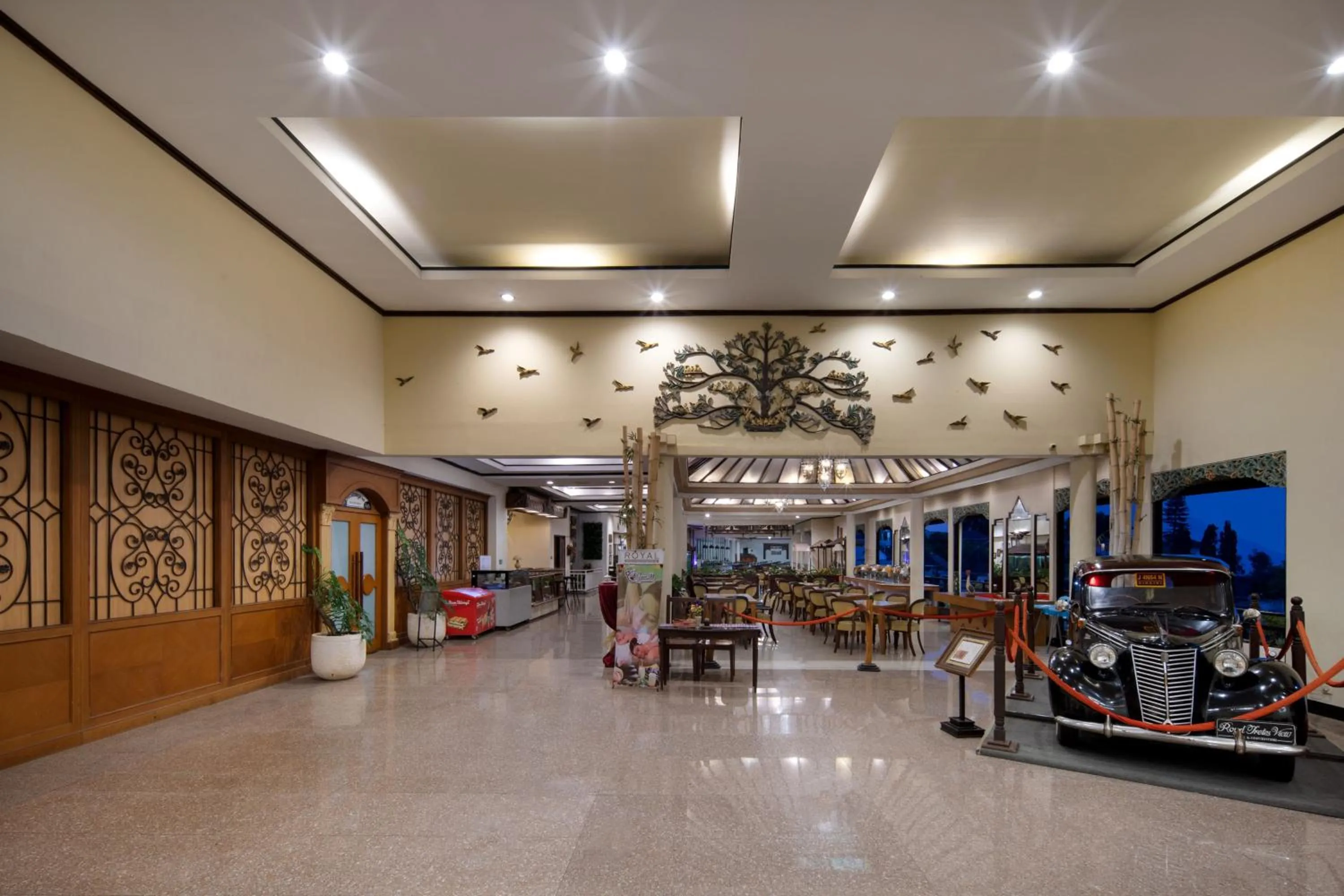 Lobby or reception in Royal Hotel and Convention Tretes