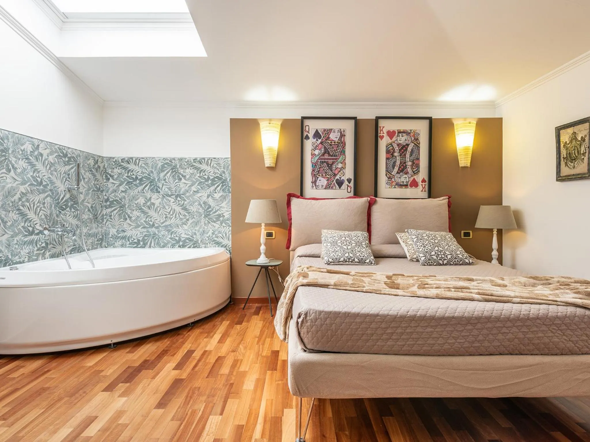 Hot Tub, Bed in Relais La Lanterne