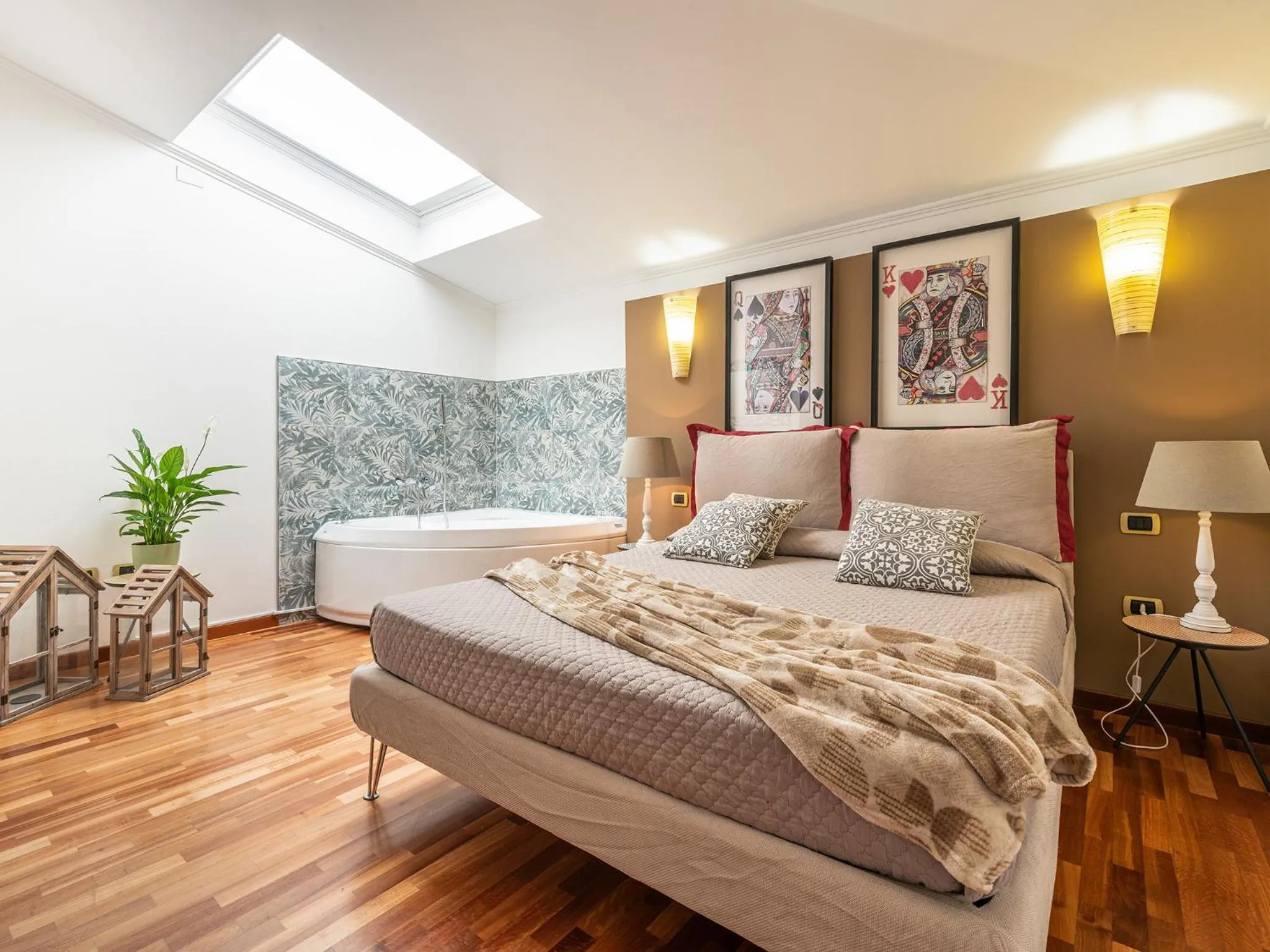 Hot Tub, Bed in Relais La Lanterne