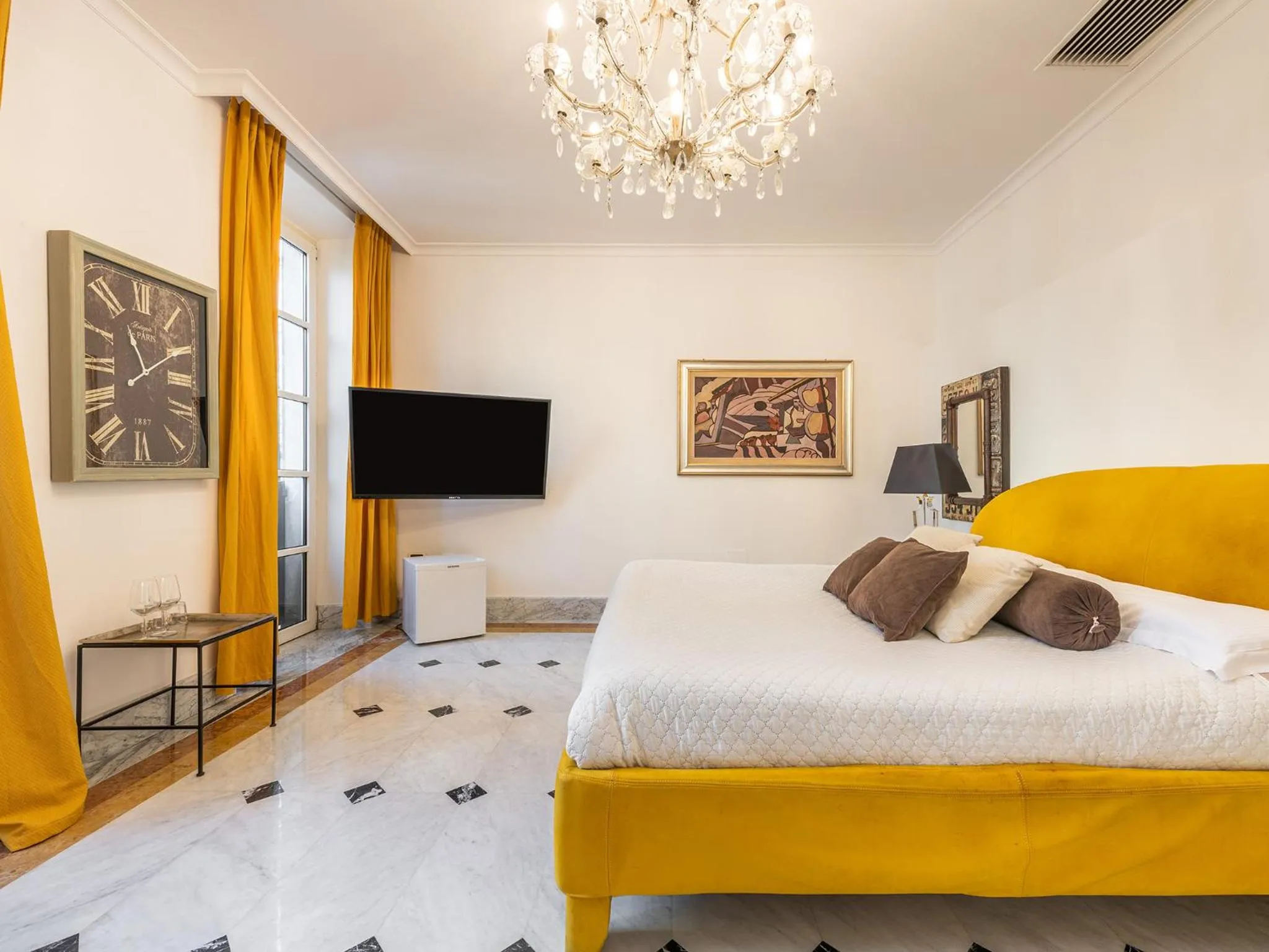 Photo of the whole room, Bed in Relais La Lanterne