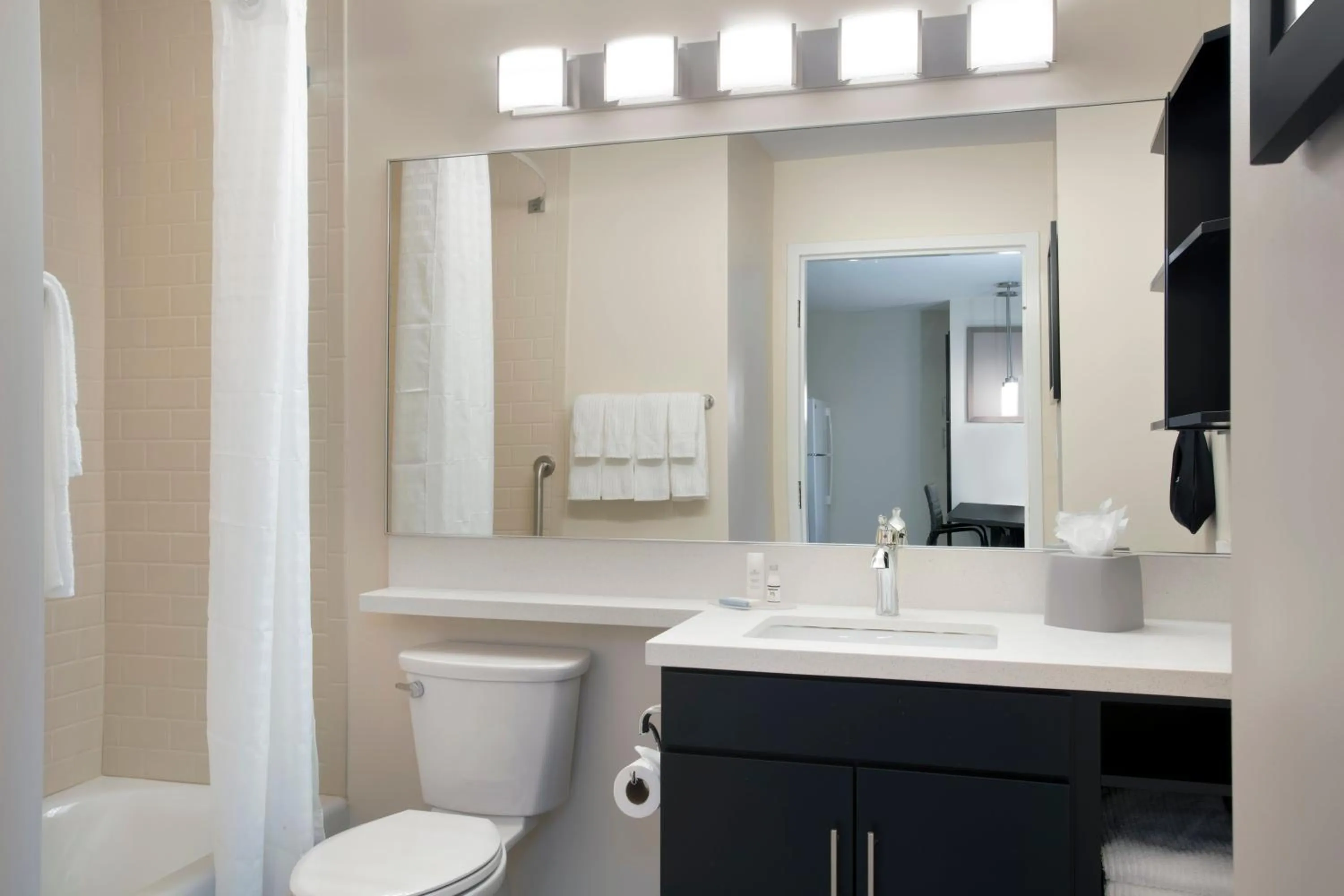 Bathroom in Candlewood Suites - Miami Exec Airport - Kendall by IHG