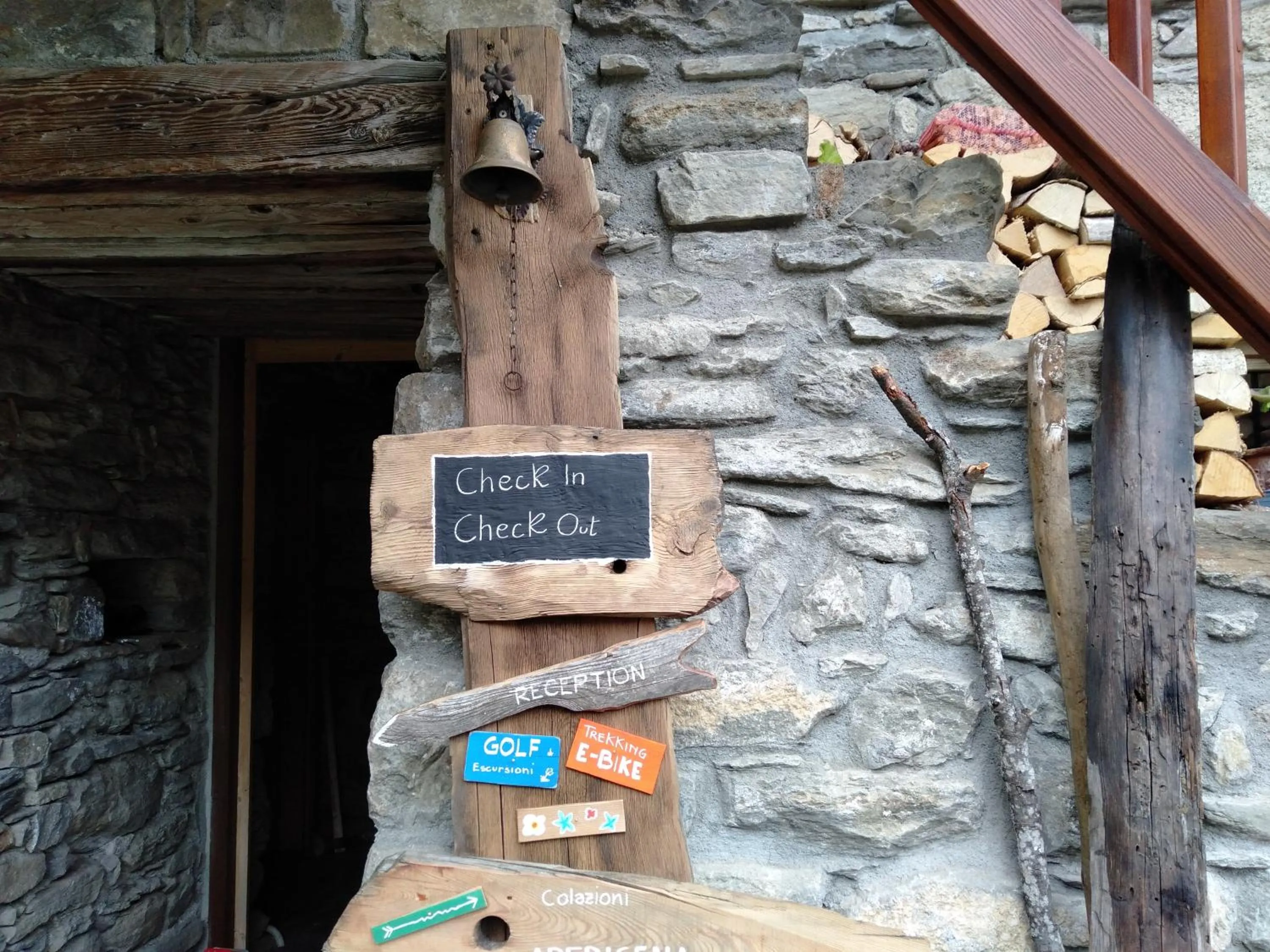 Facade/entrance in Nuit a Pleiney