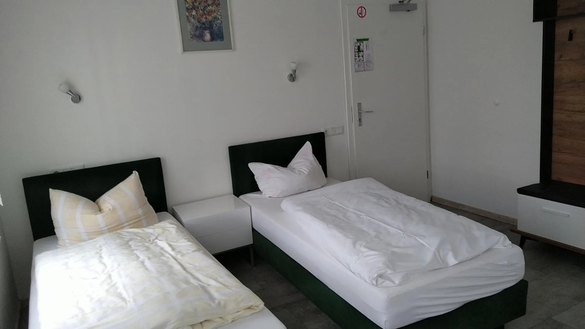 Bedroom, Bed in Hotel Zentrum