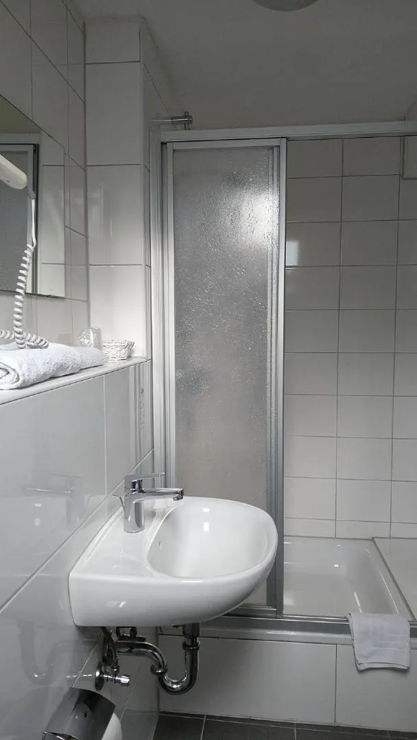 Shower in Hotel Zentrum