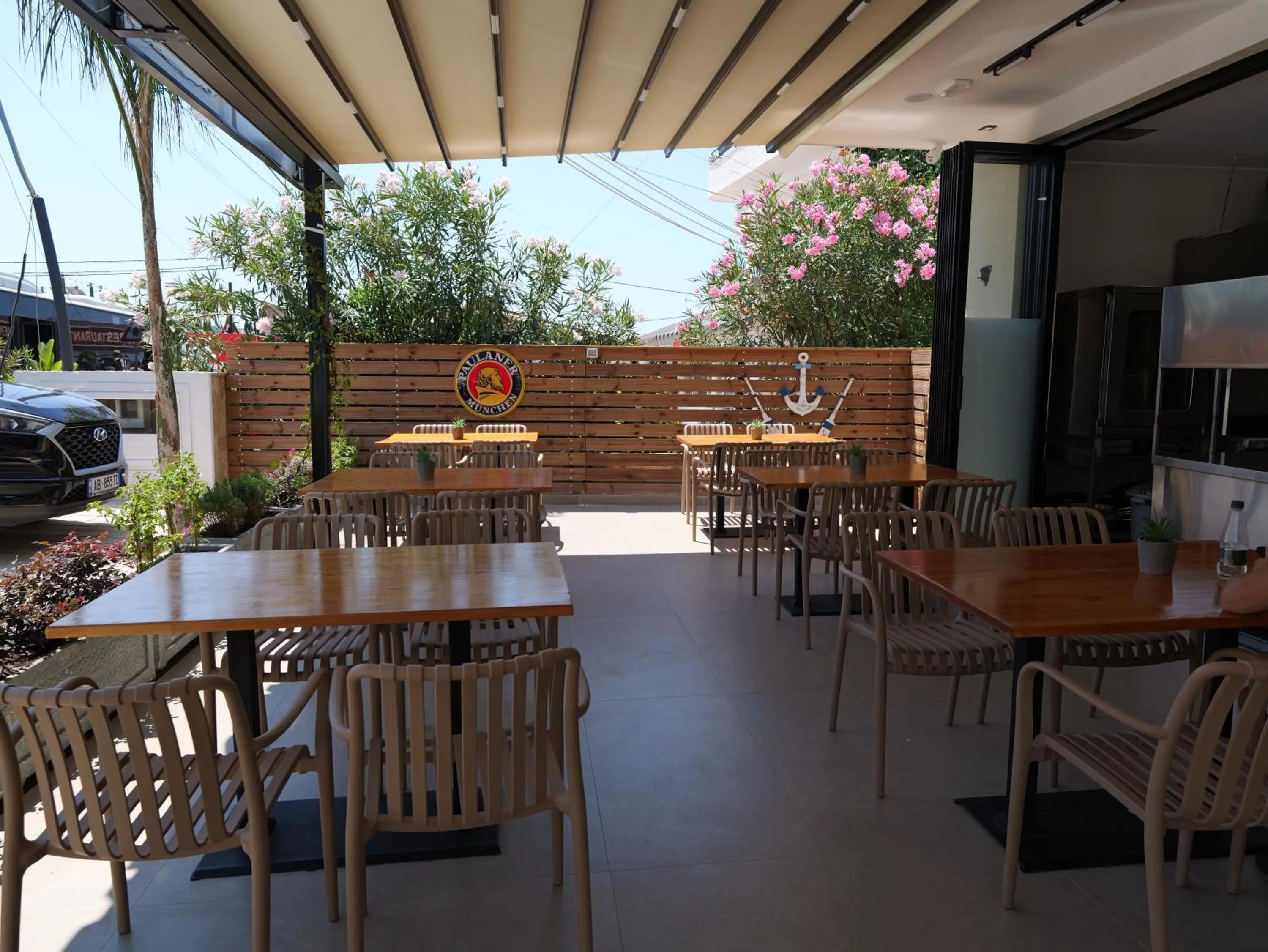 Restaurant/places to eat in Hotel Afa