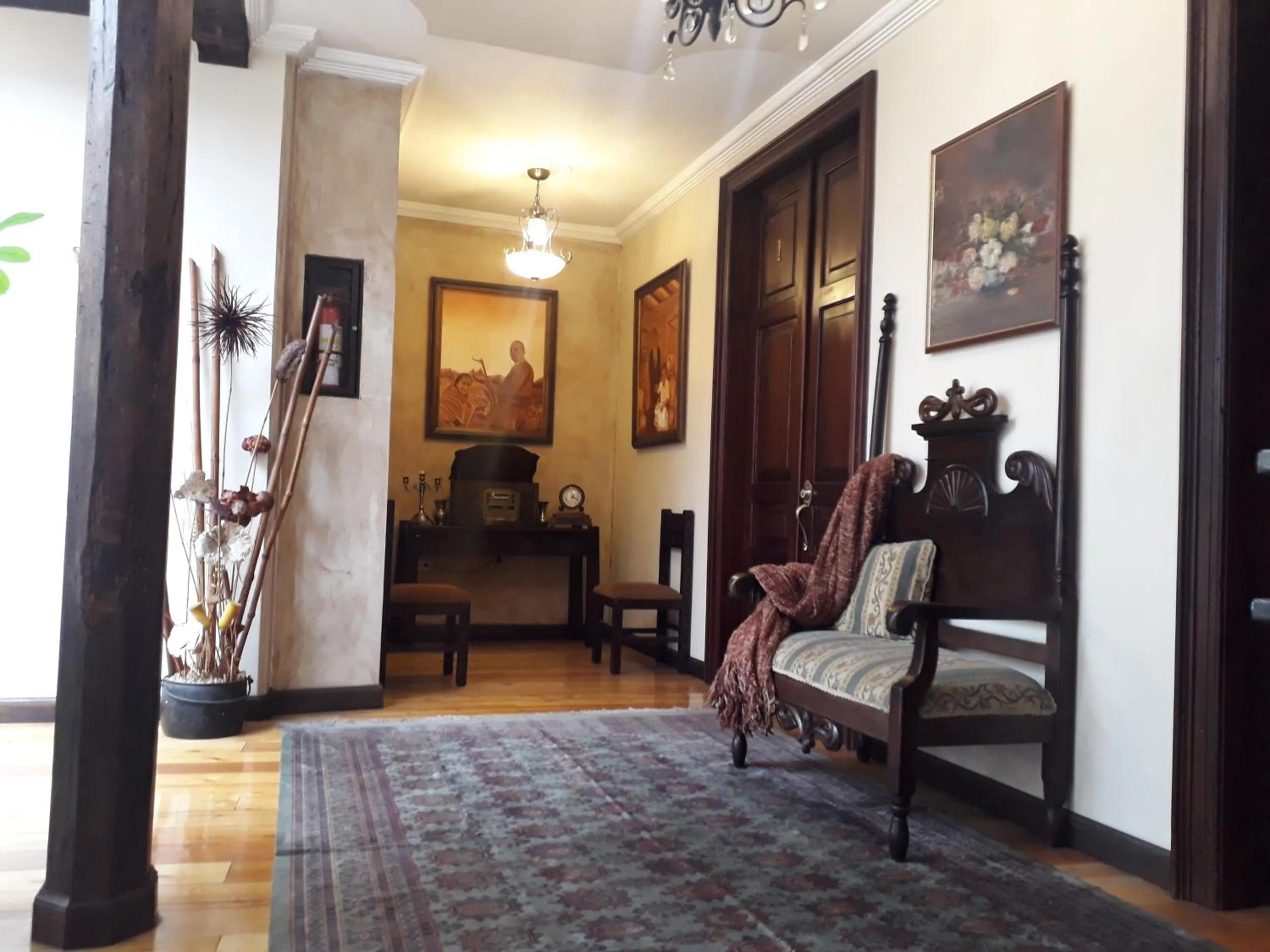 Living room in La Posada Cuencana Hotel