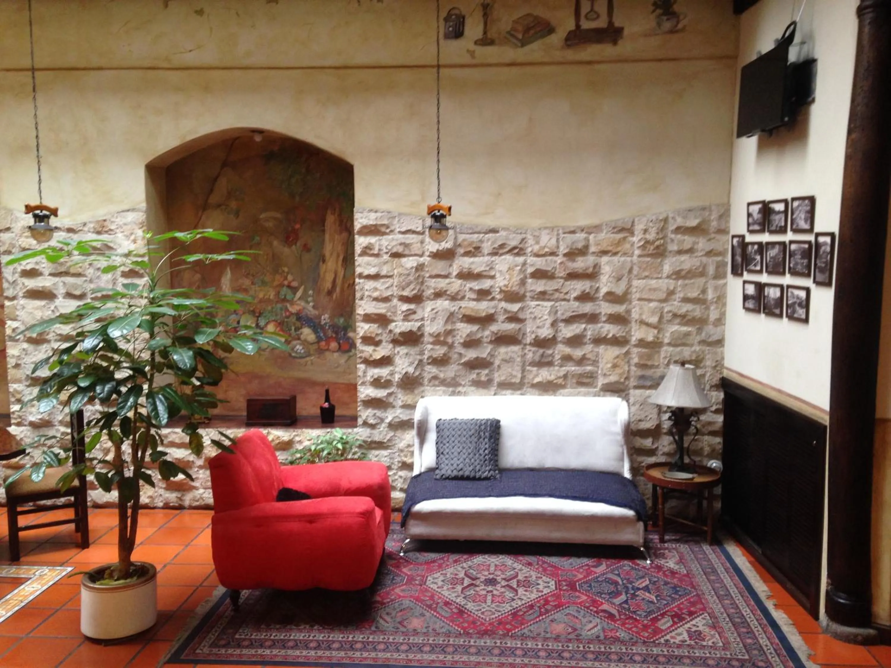 Living room in La Posada Cuencana Hotel