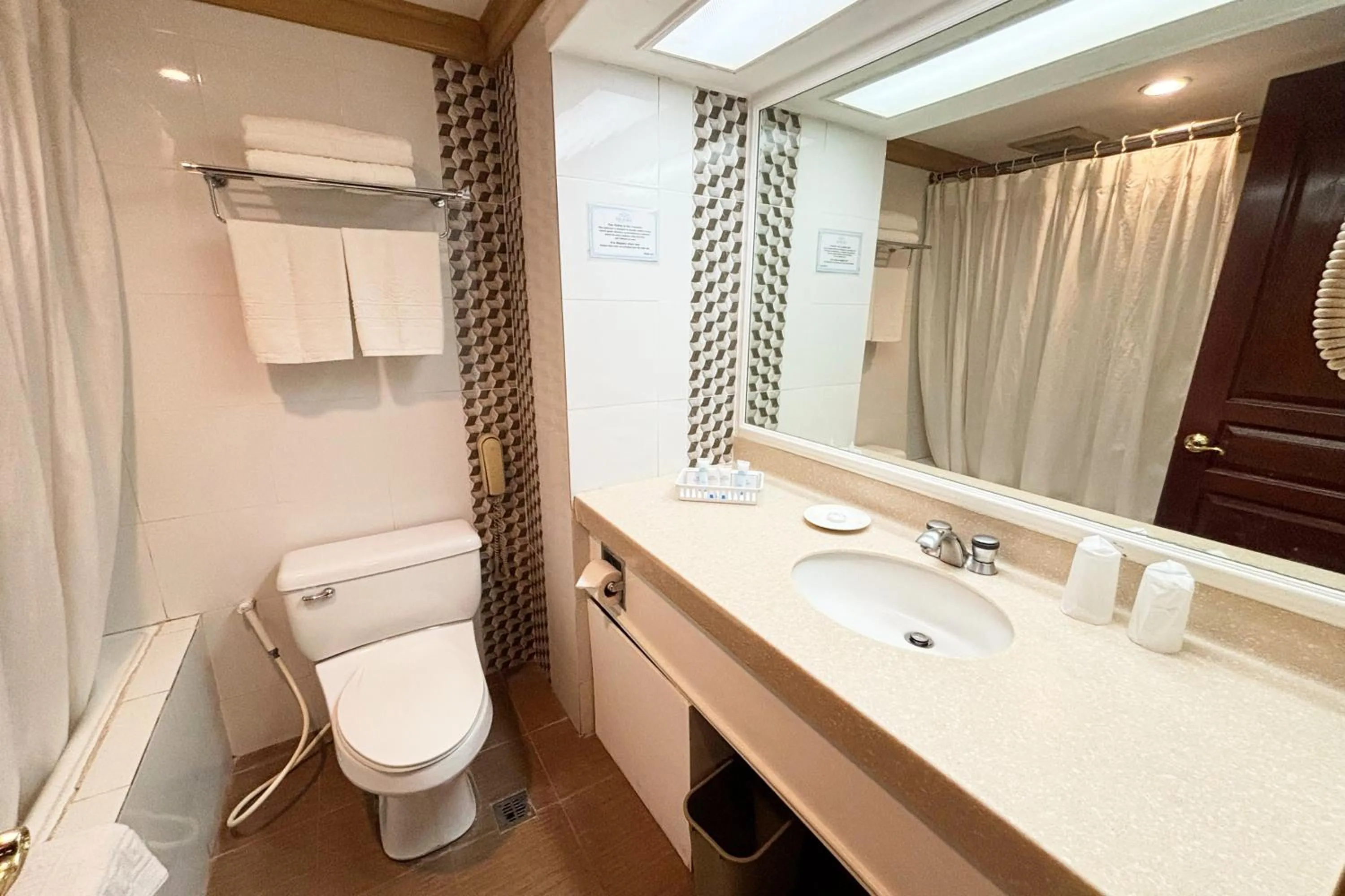 Tiara Oriental Hotel Makati powered by Cocotel