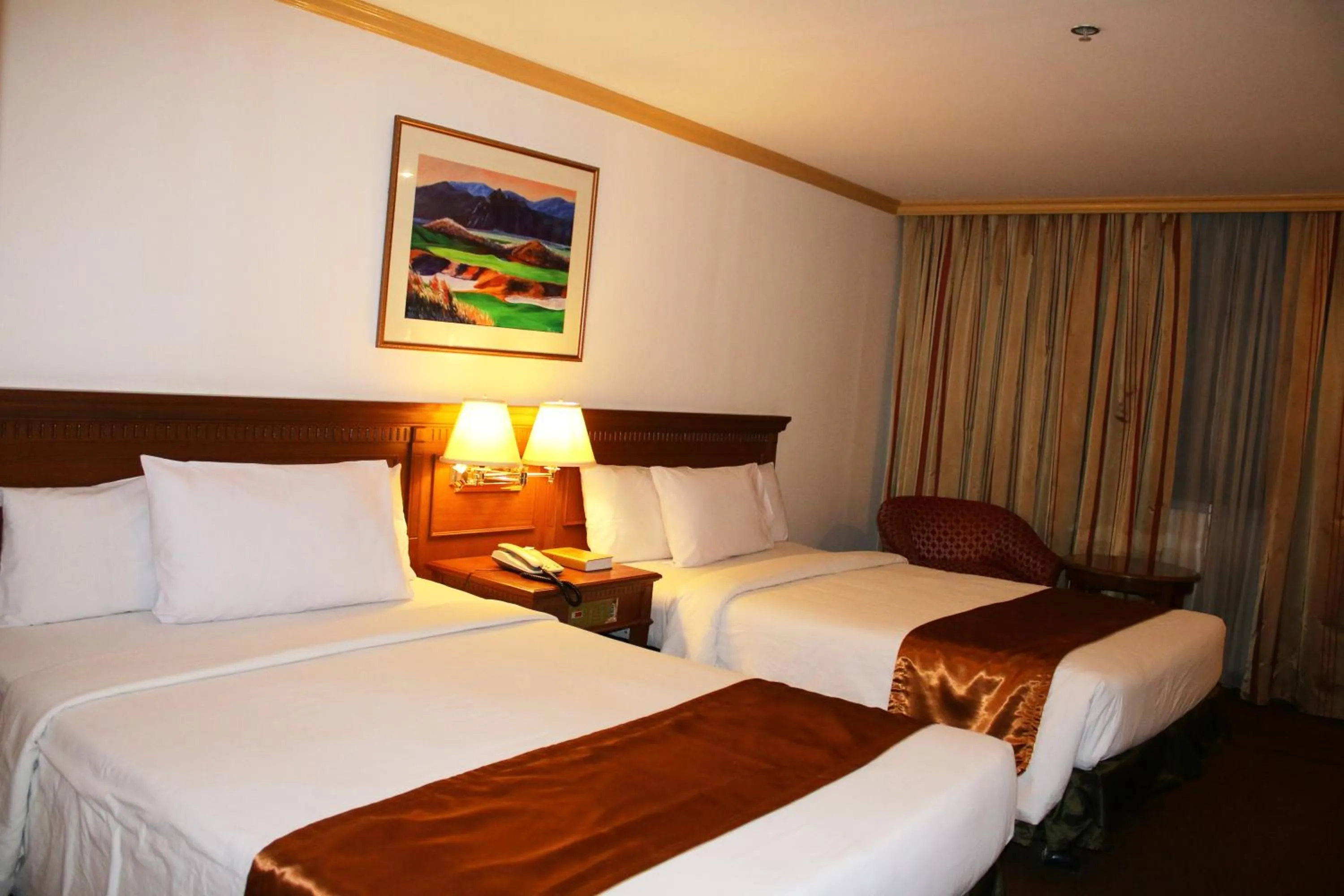 Bed in Tiara Oriental Hotel Makati powered by Cocotel