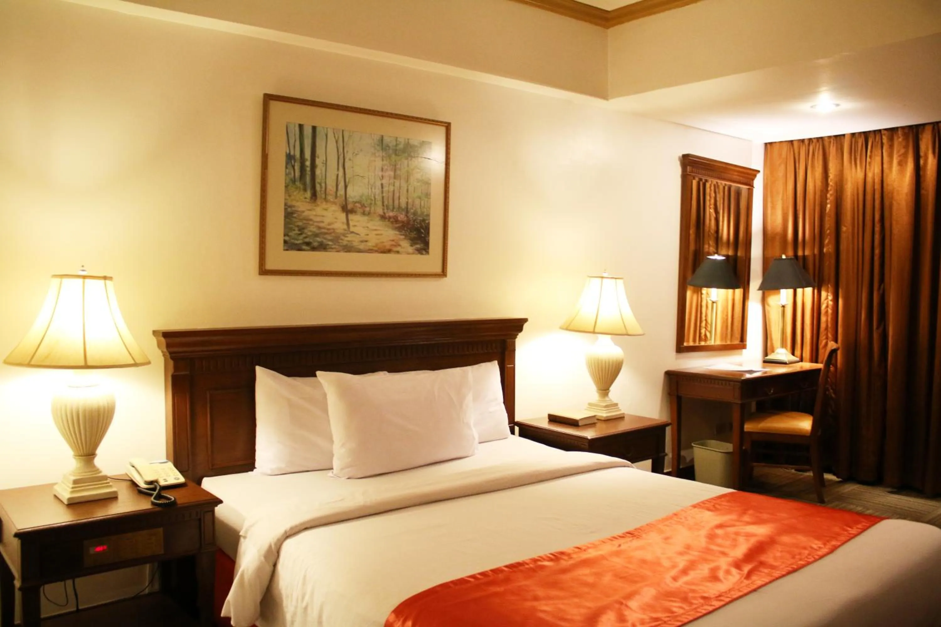 Bed in Tiara Oriental Hotel Makati powered by Cocotel