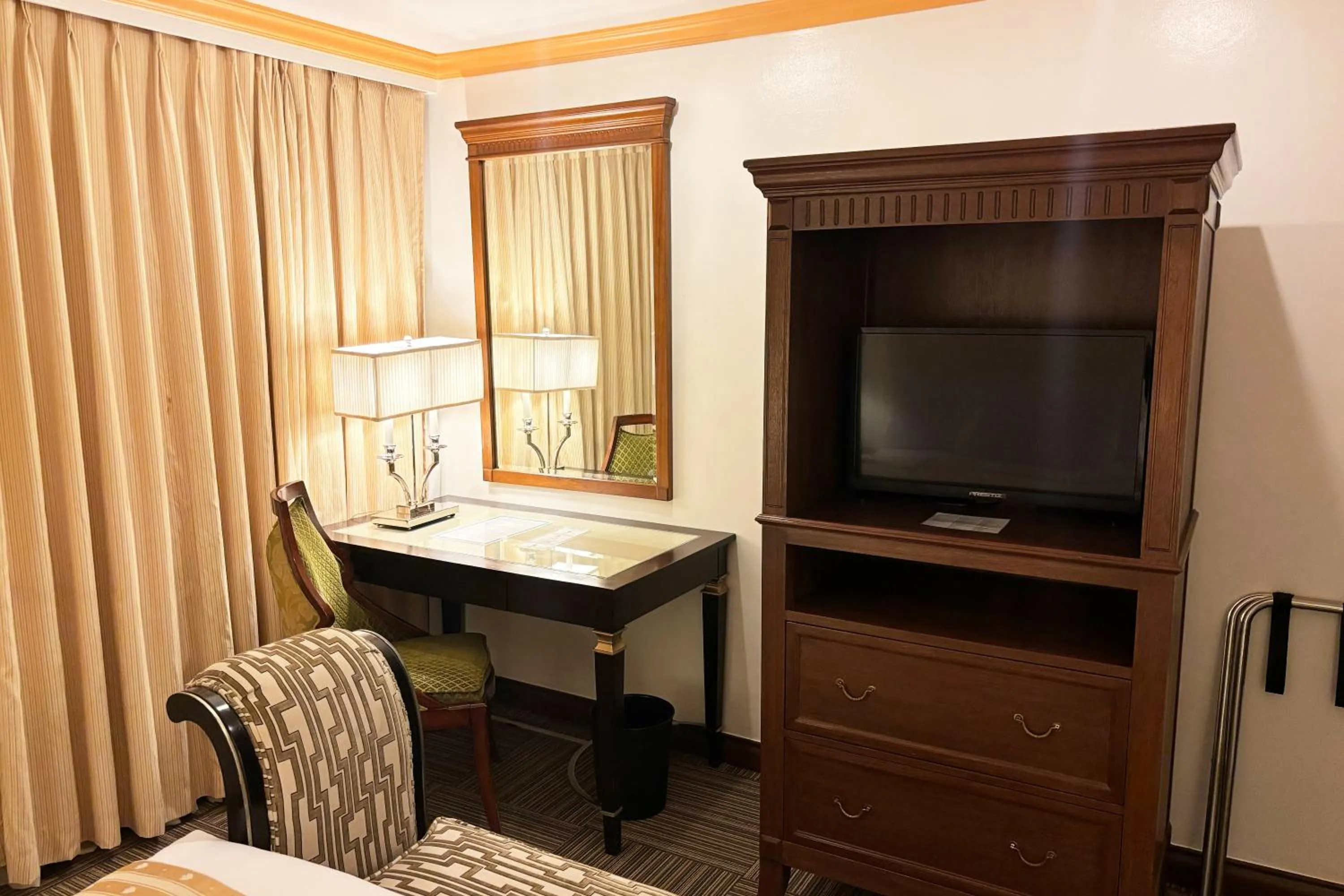 Bed in Tiara Oriental Hotel Makati powered by Cocotel