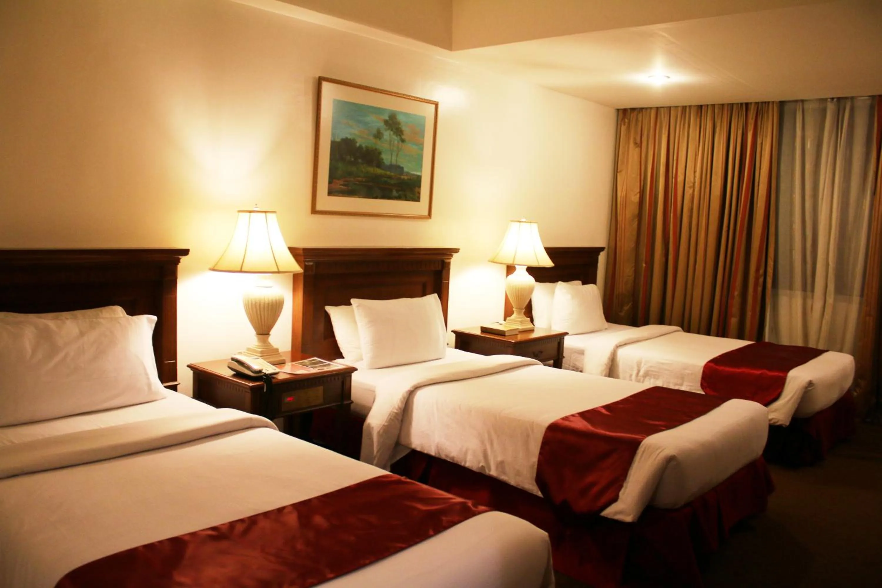 Bed in Tiara Oriental Hotel Makati powered by Cocotel