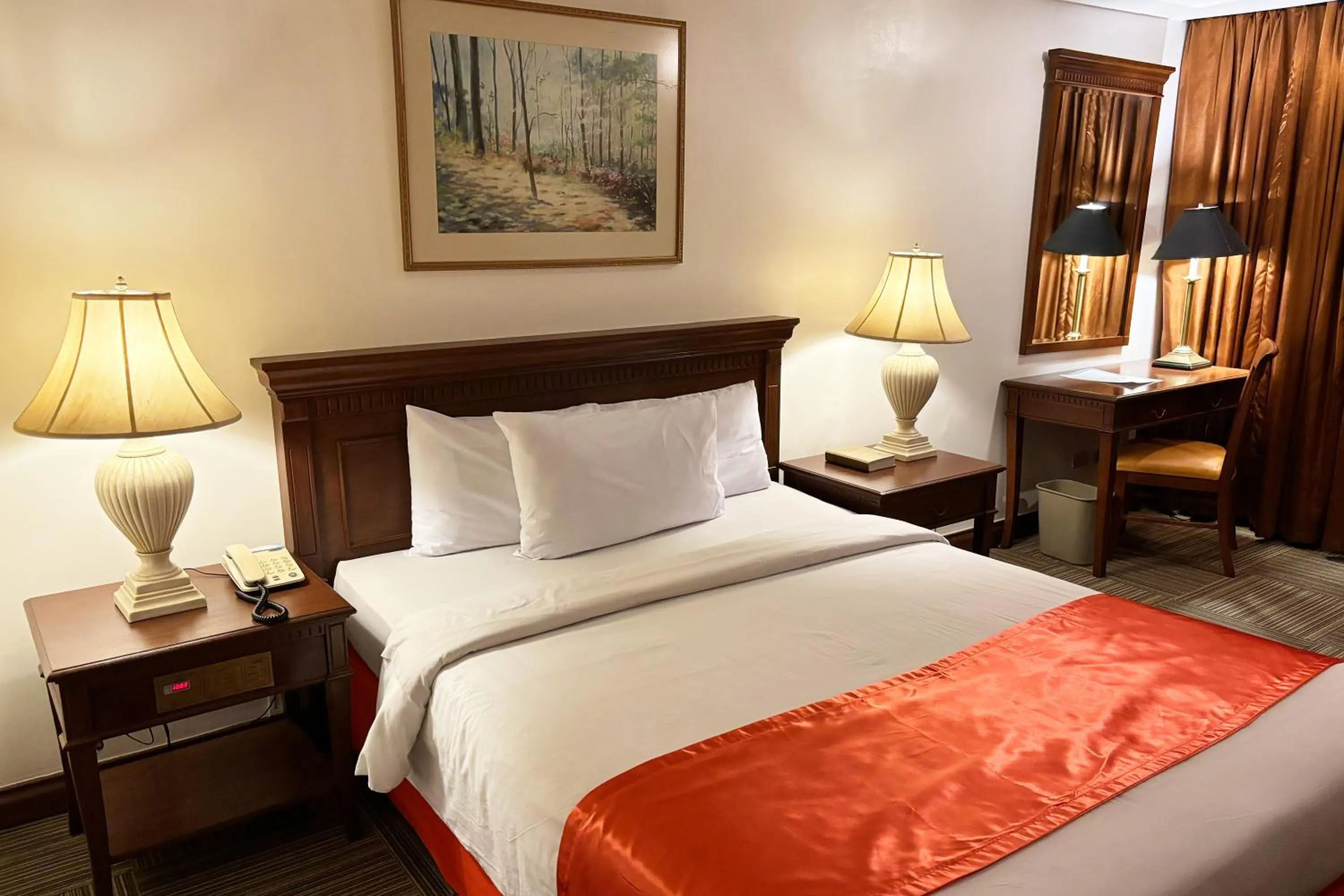 Bed in Tiara Oriental Hotel Makati powered by Cocotel