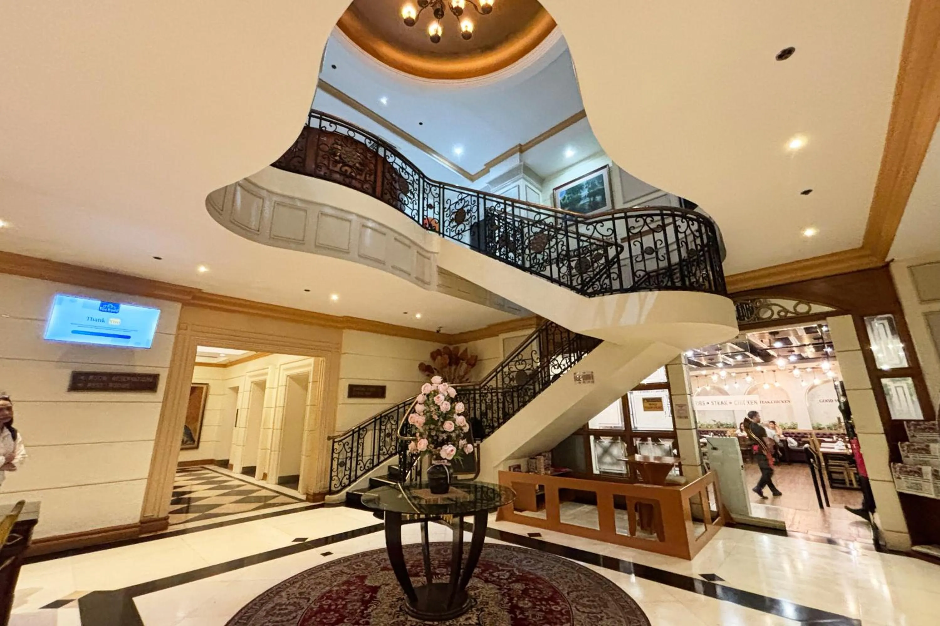 Lobby or reception in Tiara Oriental Hotel Makati powered by Cocotel