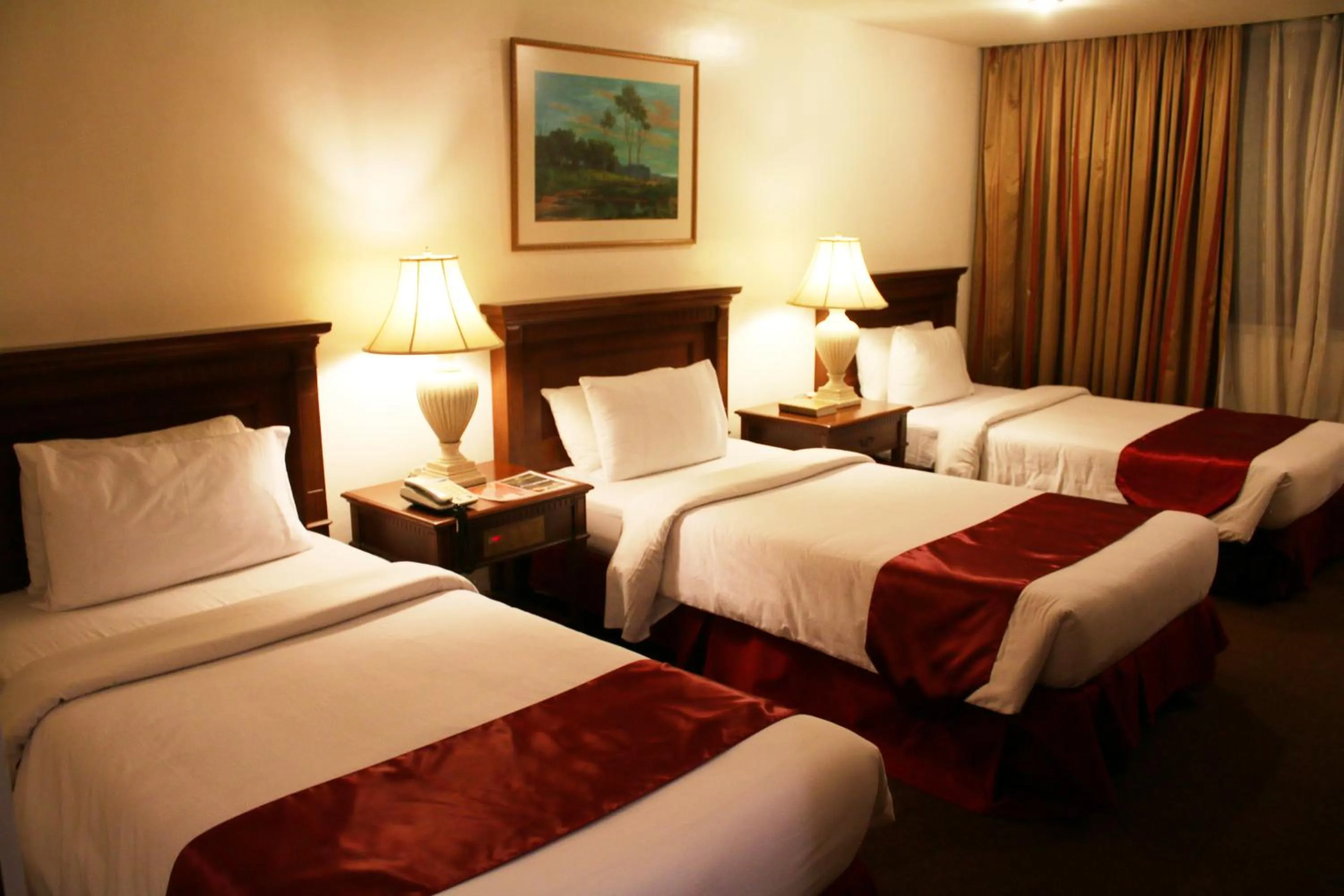 Bed in Tiara Oriental Hotel Makati powered by Cocotel