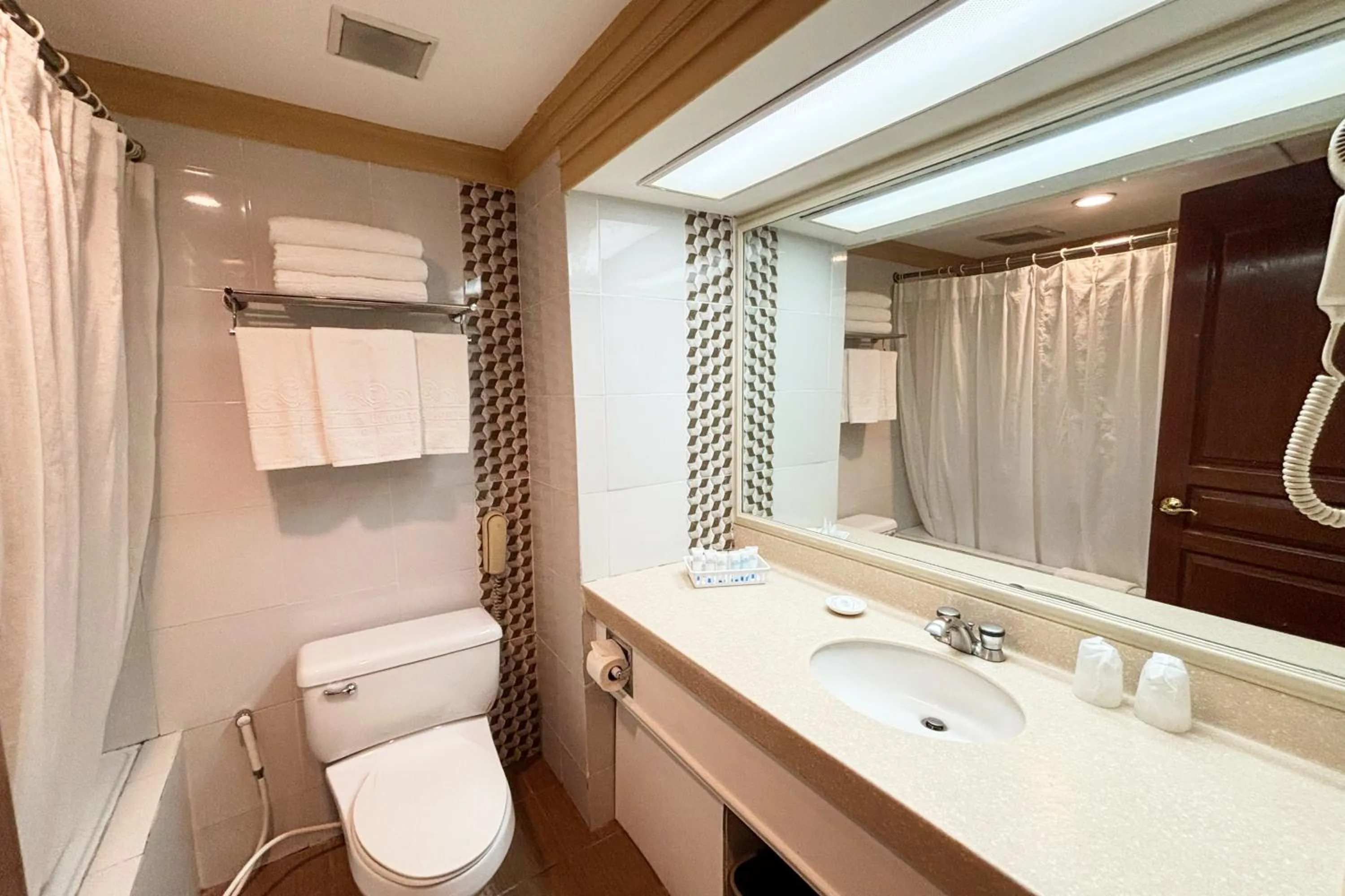 Tiara Oriental Hotel Makati powered by Cocotel