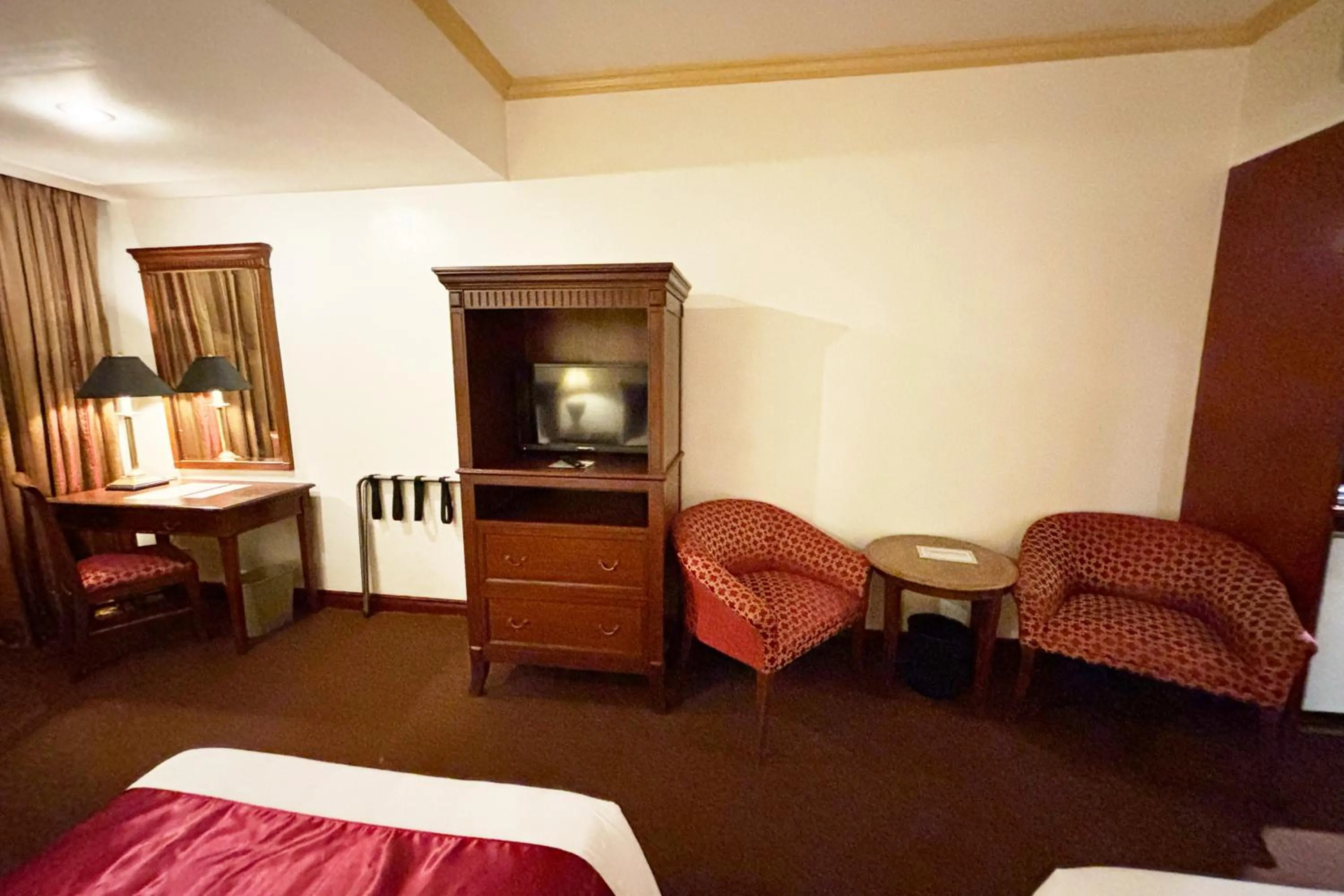 Bed in Tiara Oriental Hotel Makati powered by Cocotel