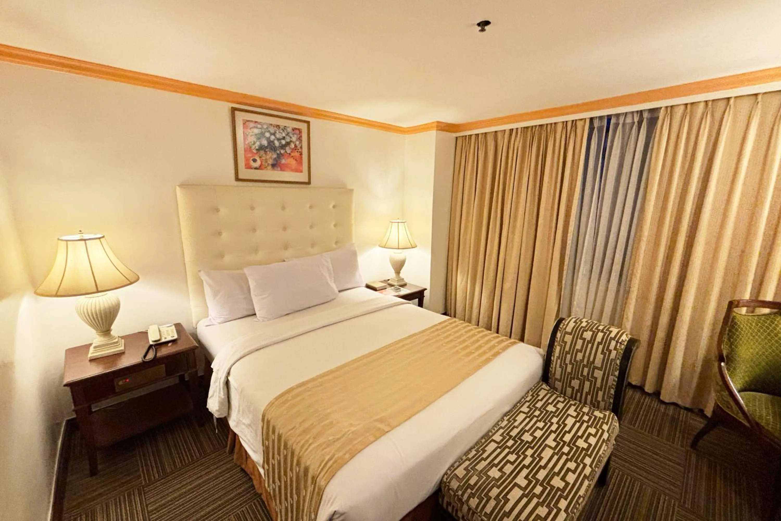 Bed in Tiara Oriental Hotel Makati powered by Cocotel
