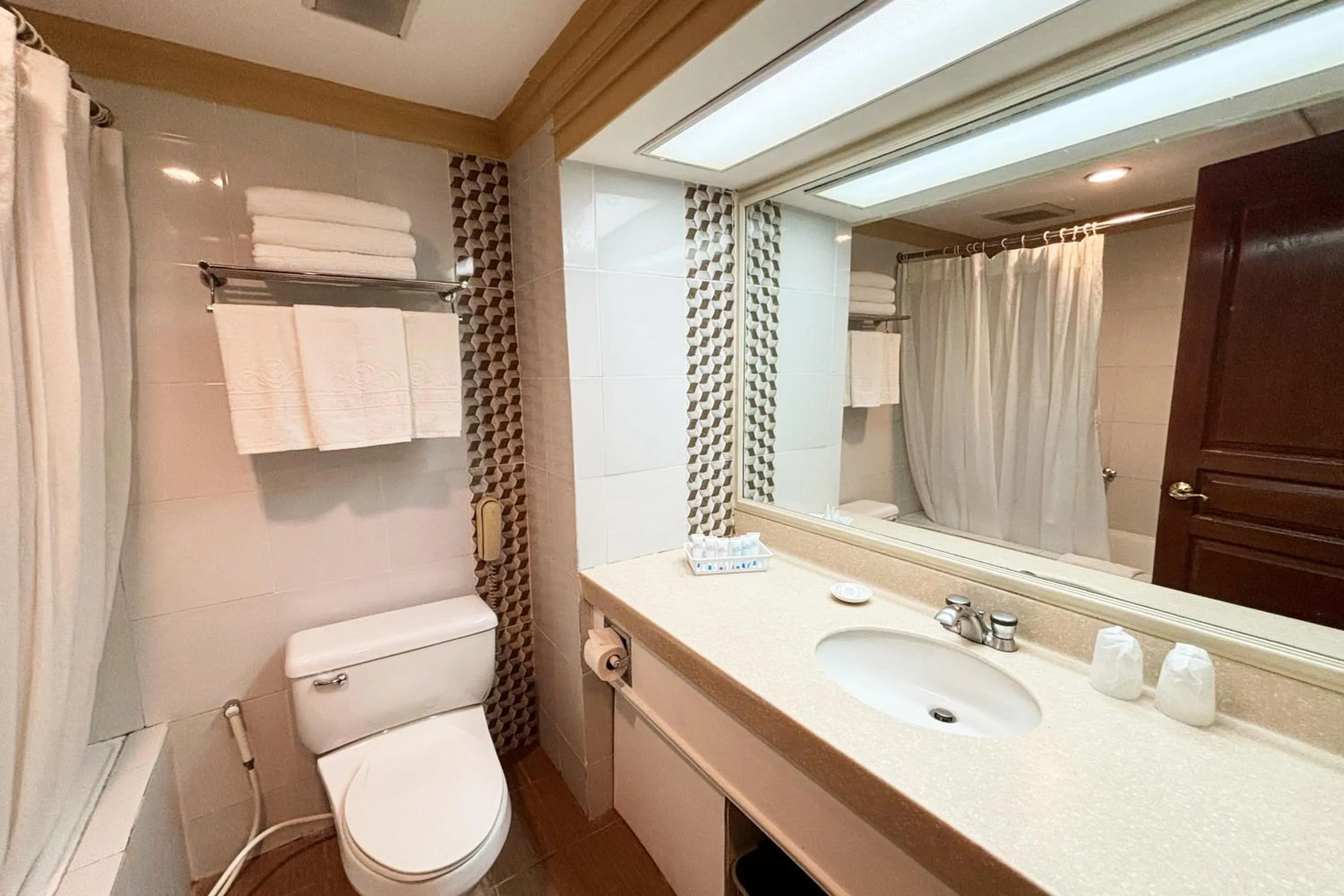 Tiara Oriental Hotel Makati powered by Cocotel