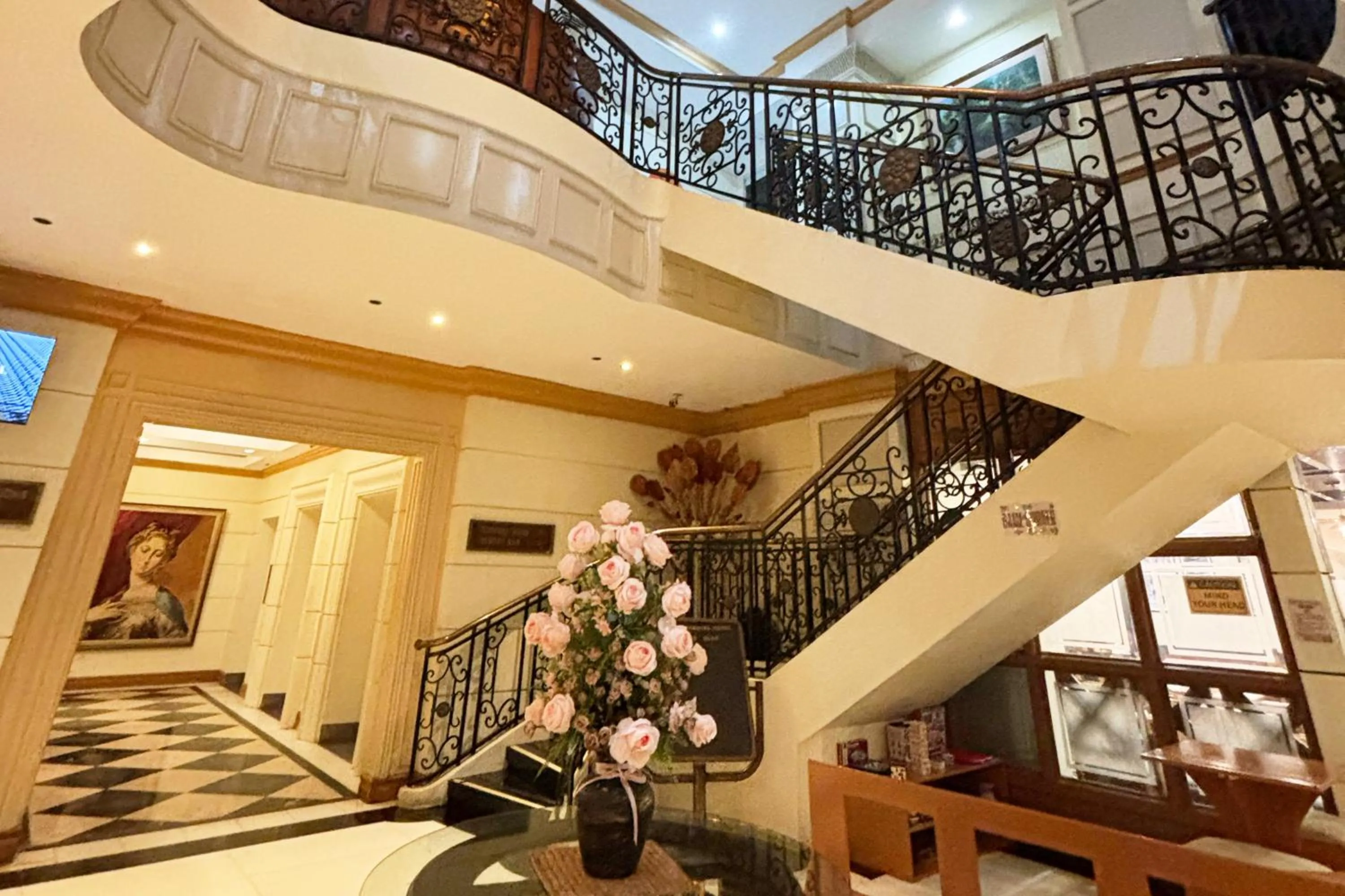 Lobby or reception in Tiara Oriental Hotel Makati powered by Cocotel