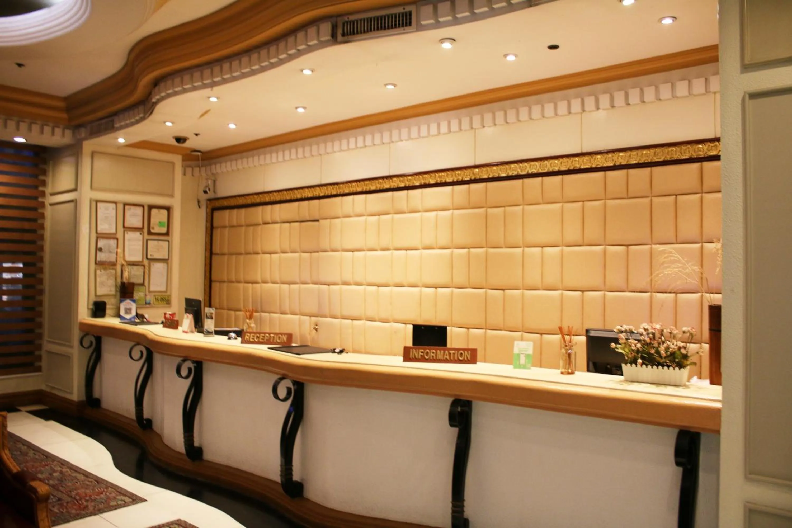 Lobby or reception in Tiara Oriental Hotel Makati powered by Cocotel