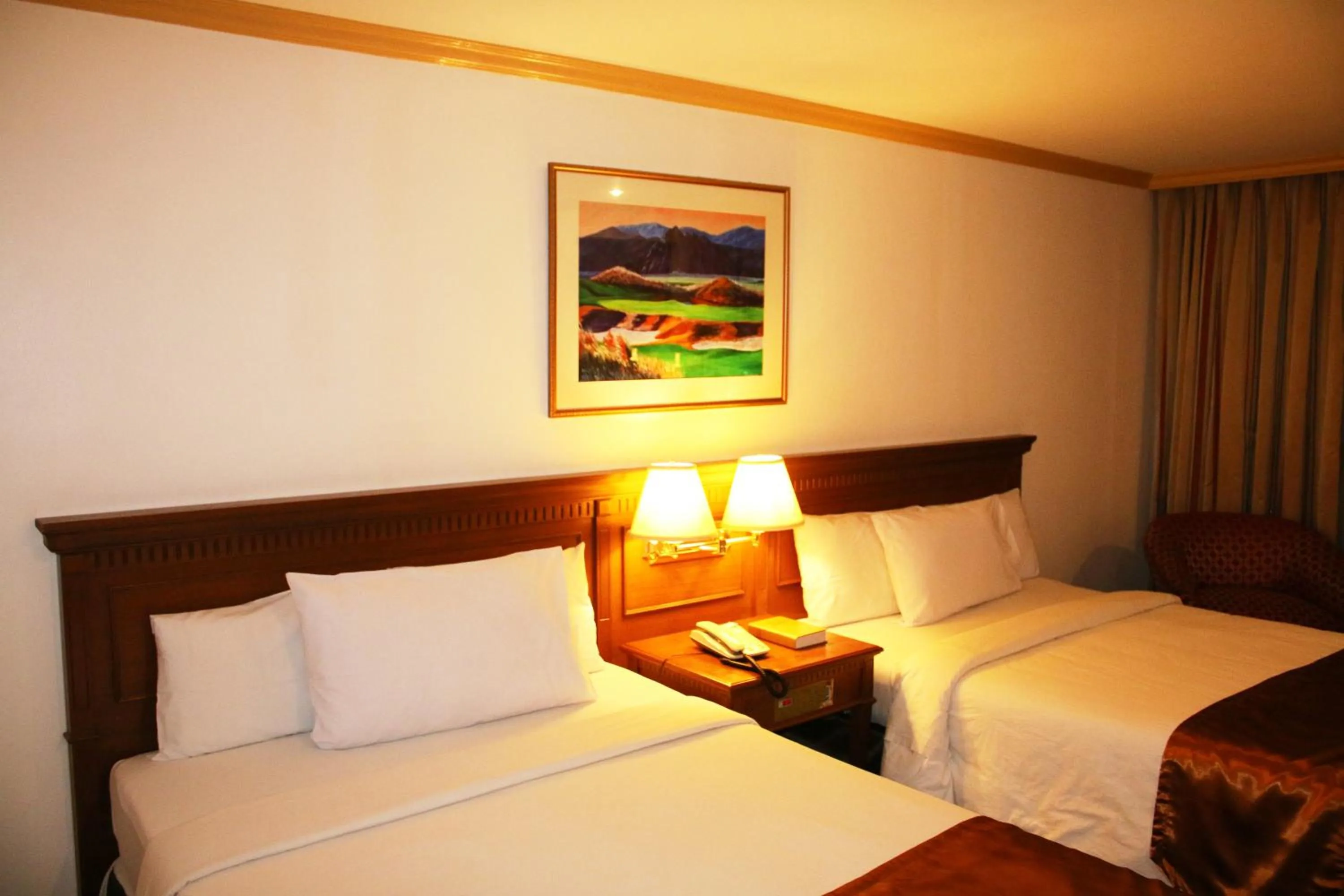 Bed in Tiara Oriental Hotel Makati powered by Cocotel