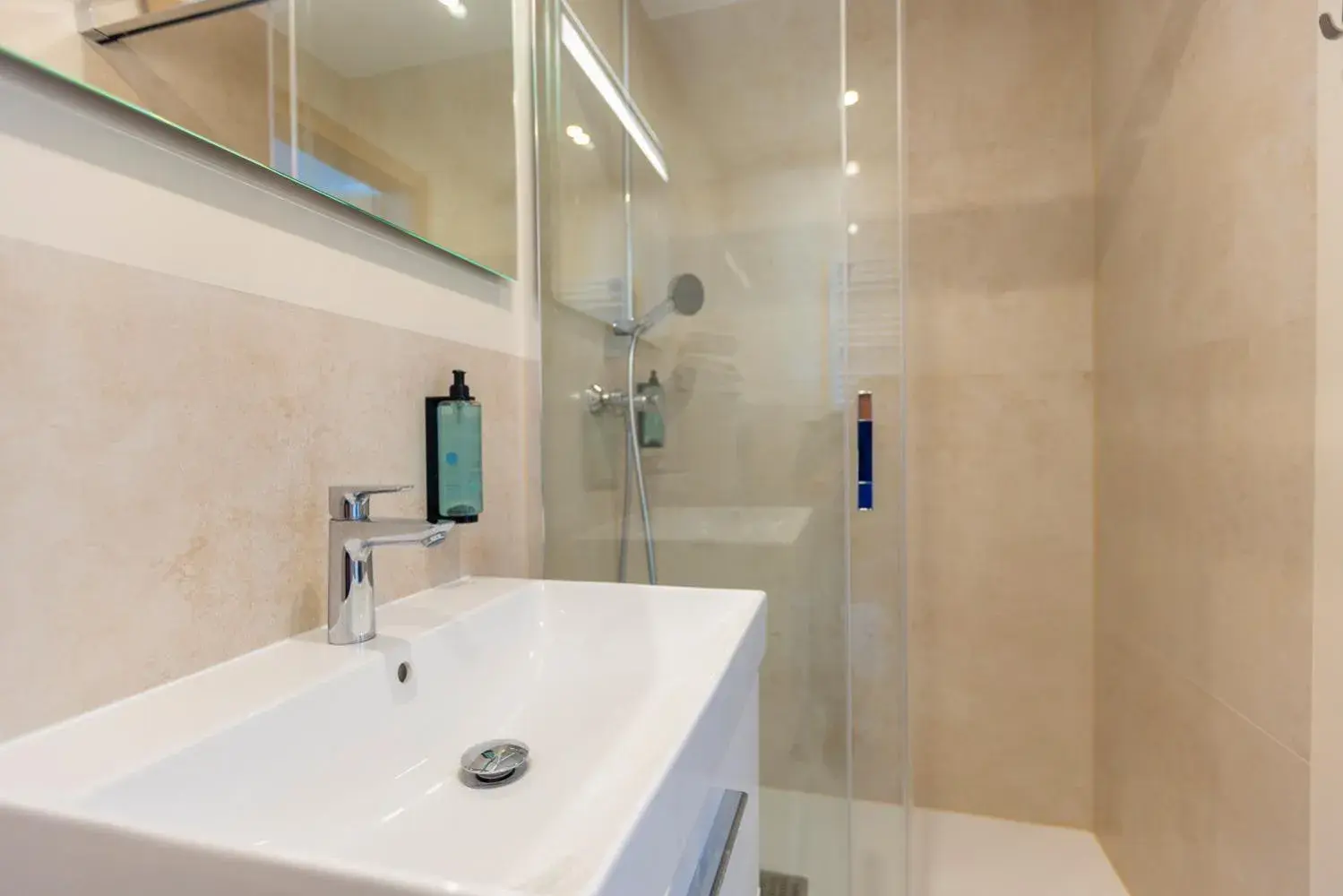 Deluxe Double Room with Balcony in Hotel Perła Południa Deluxe Double Room with Balcony in Hotel Perła Południa