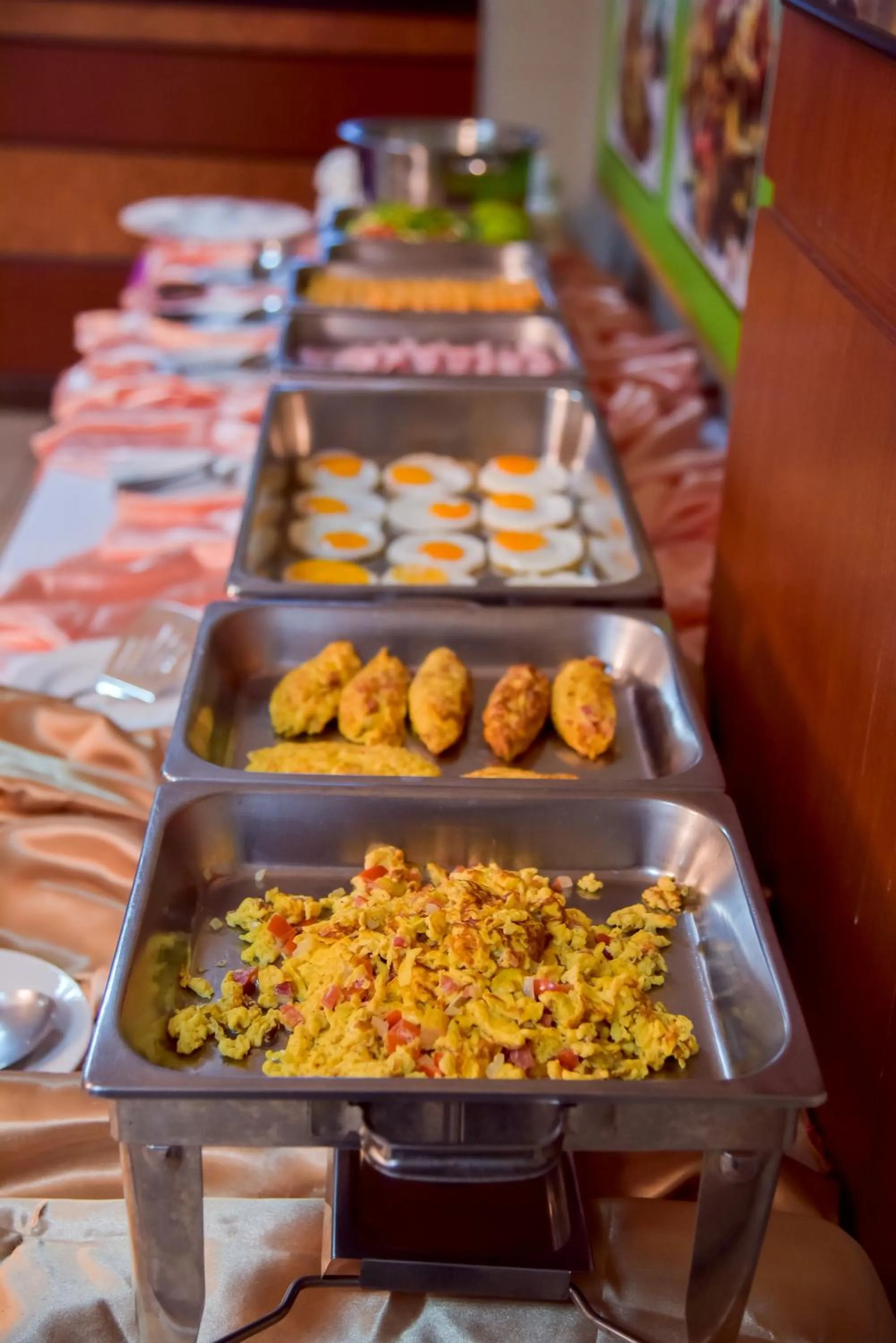 Restaurant/places to eat in Season Palace Huahin Hotel