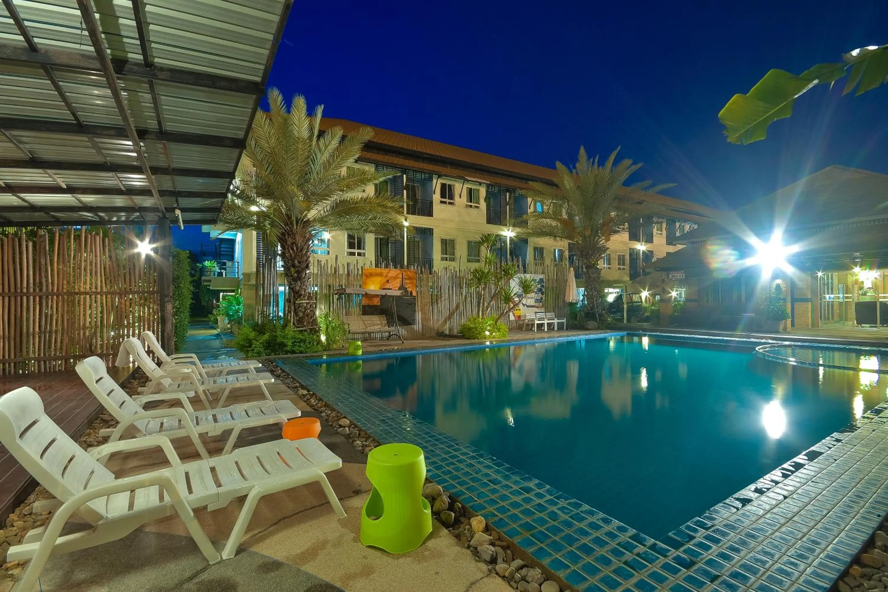 Swimming pool in Season Palace Huahin Hotel