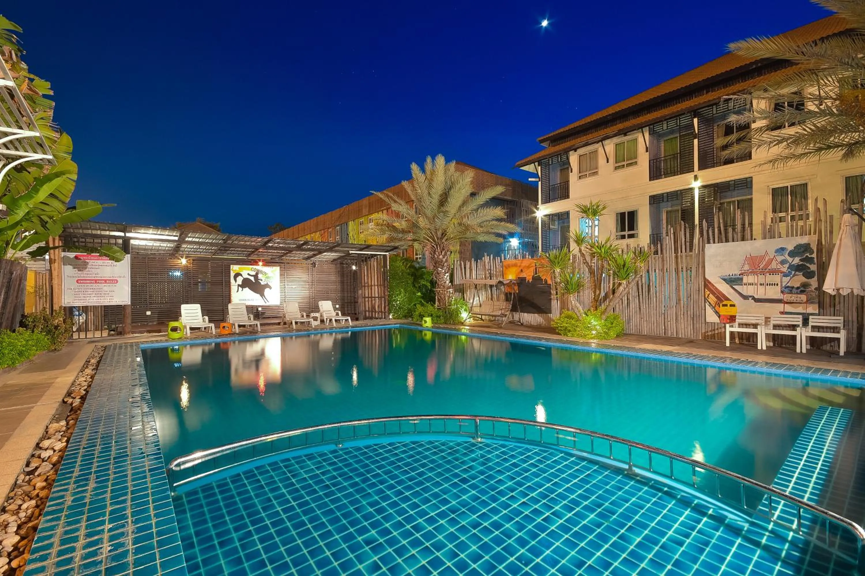 Swimming pool in Season Palace Huahin Hotel