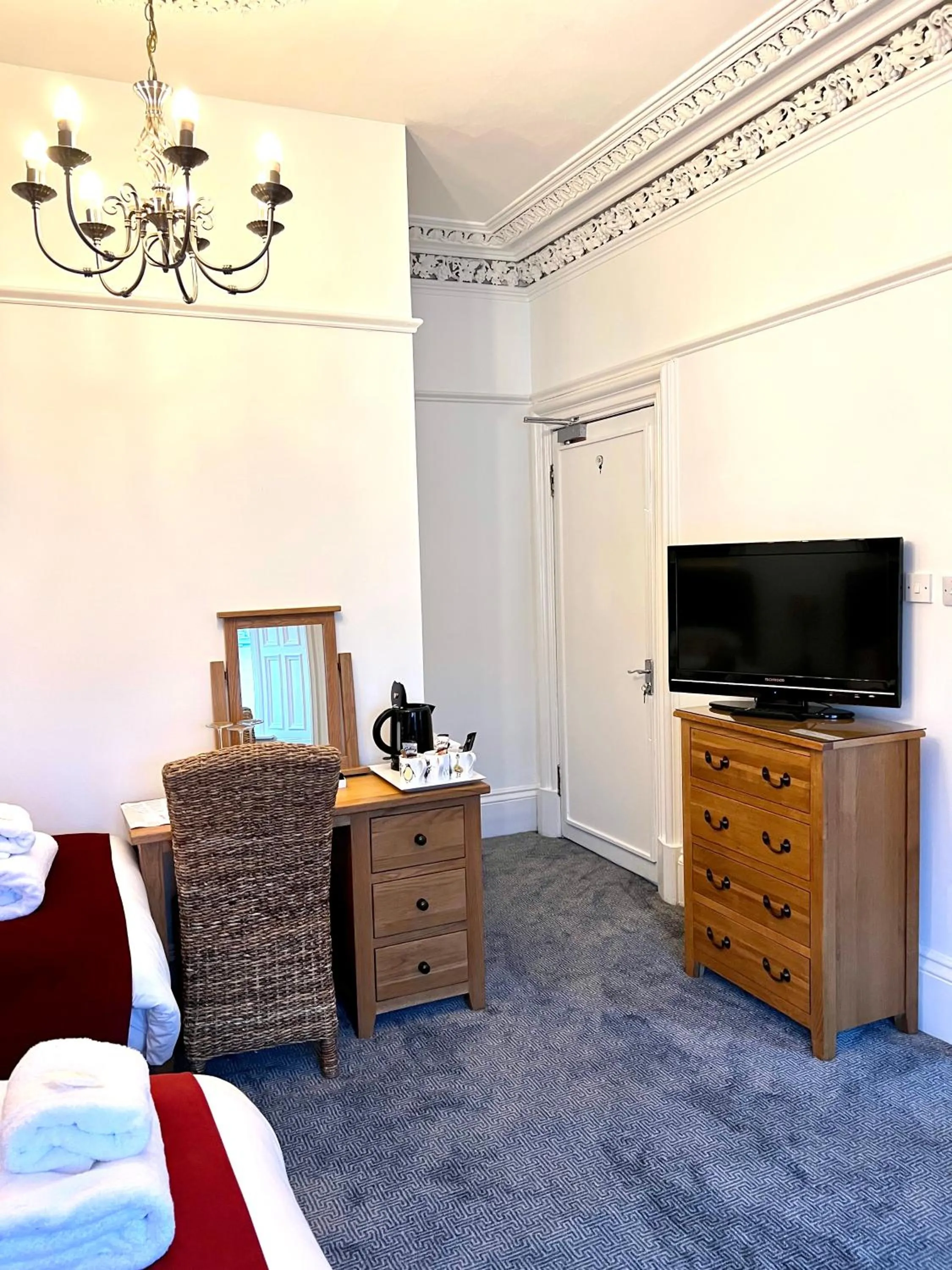 TV and multimedia in ByTheSea Guest House License SA-00247-F