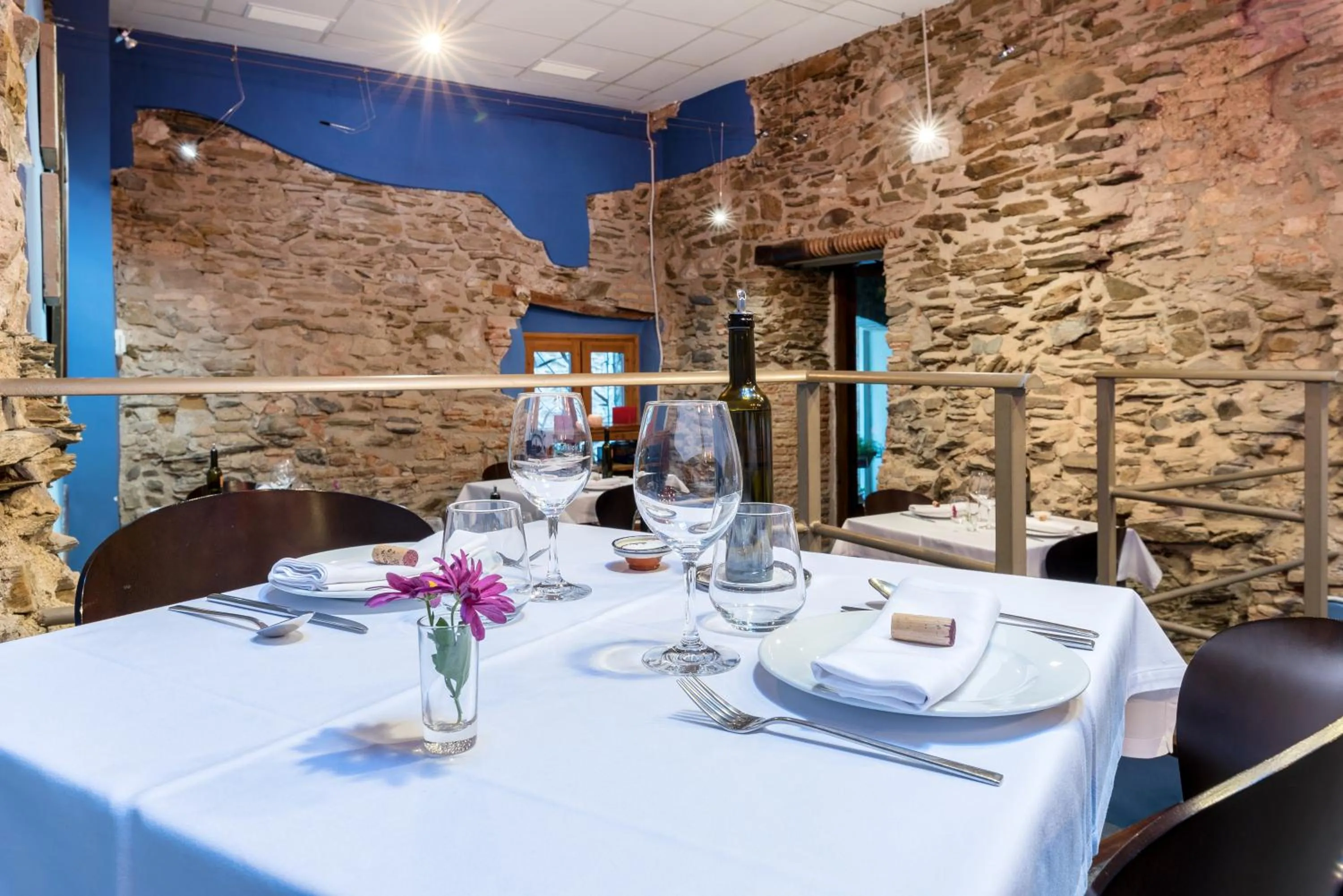 Restaurant/places to eat in Hotel Cal Llop