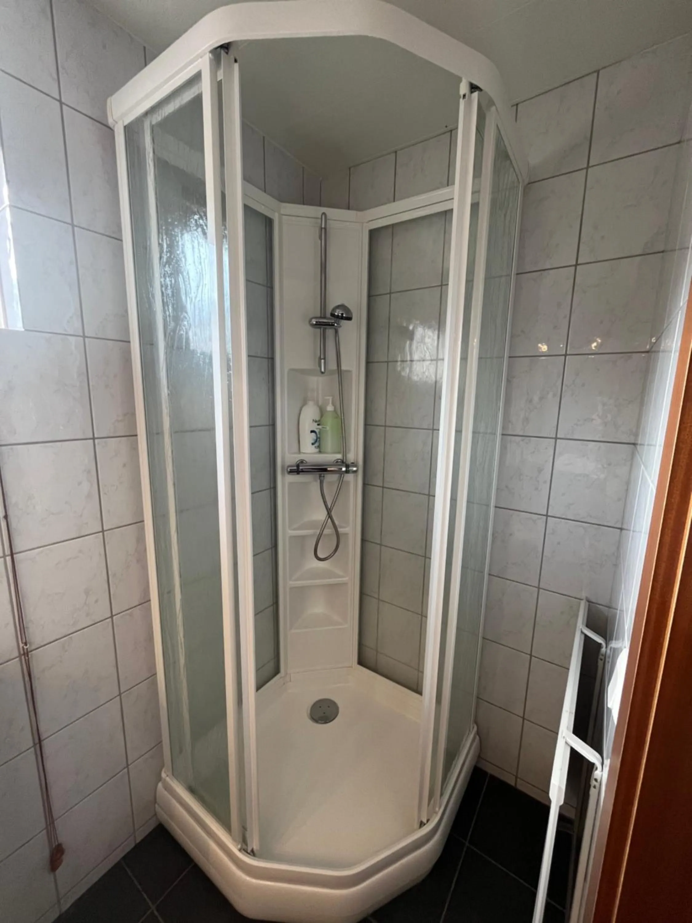Shower in Engimyri Lodge