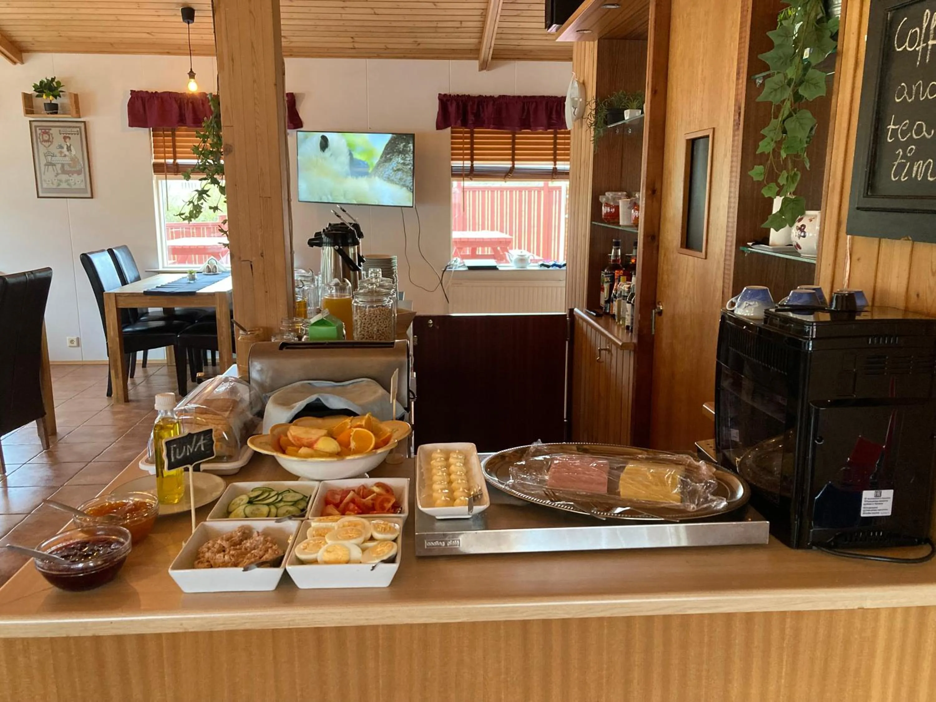 Breakfast in Engimyri Lodge