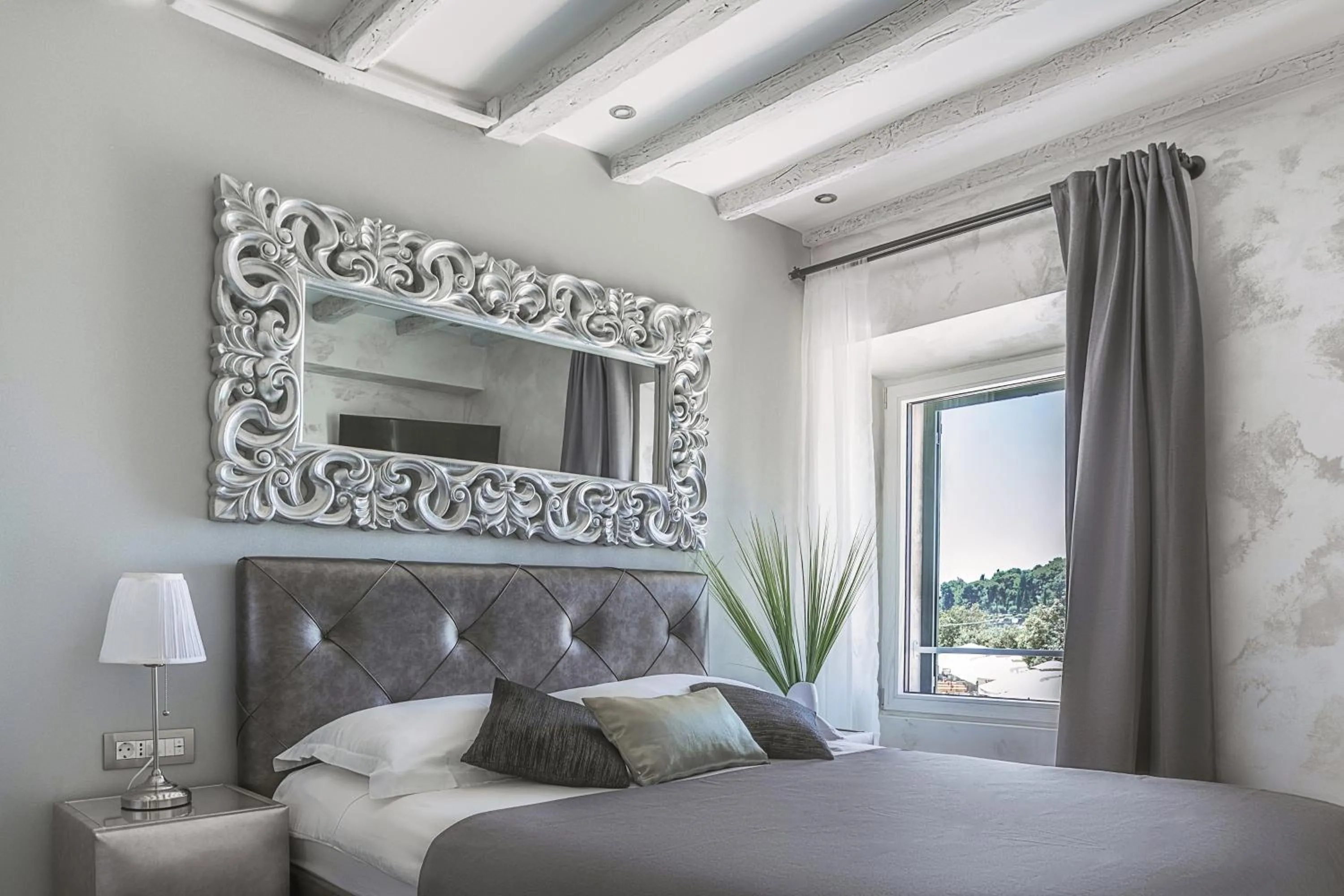 Bed in Royal View