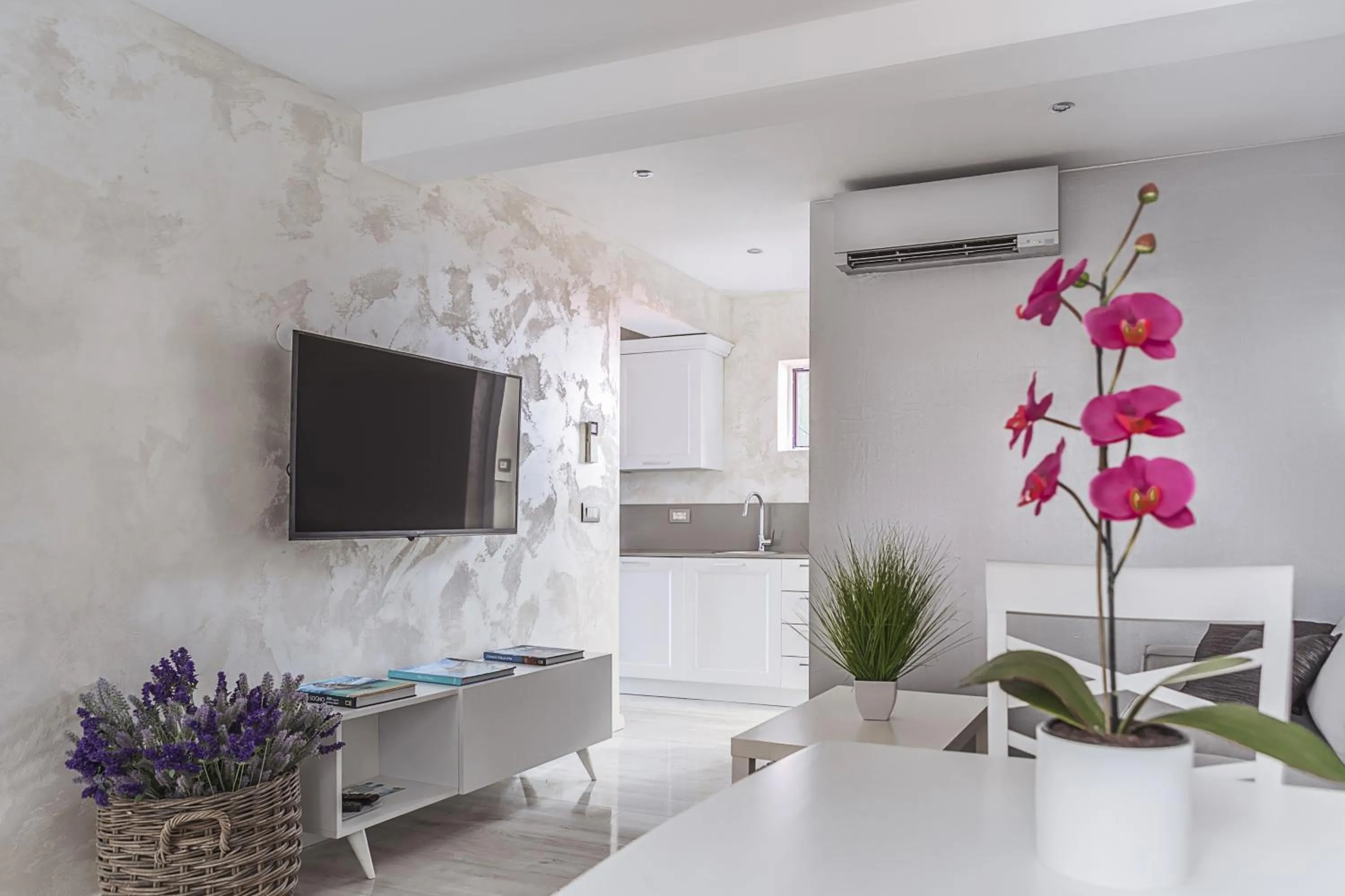 TV and multimedia in Royal View