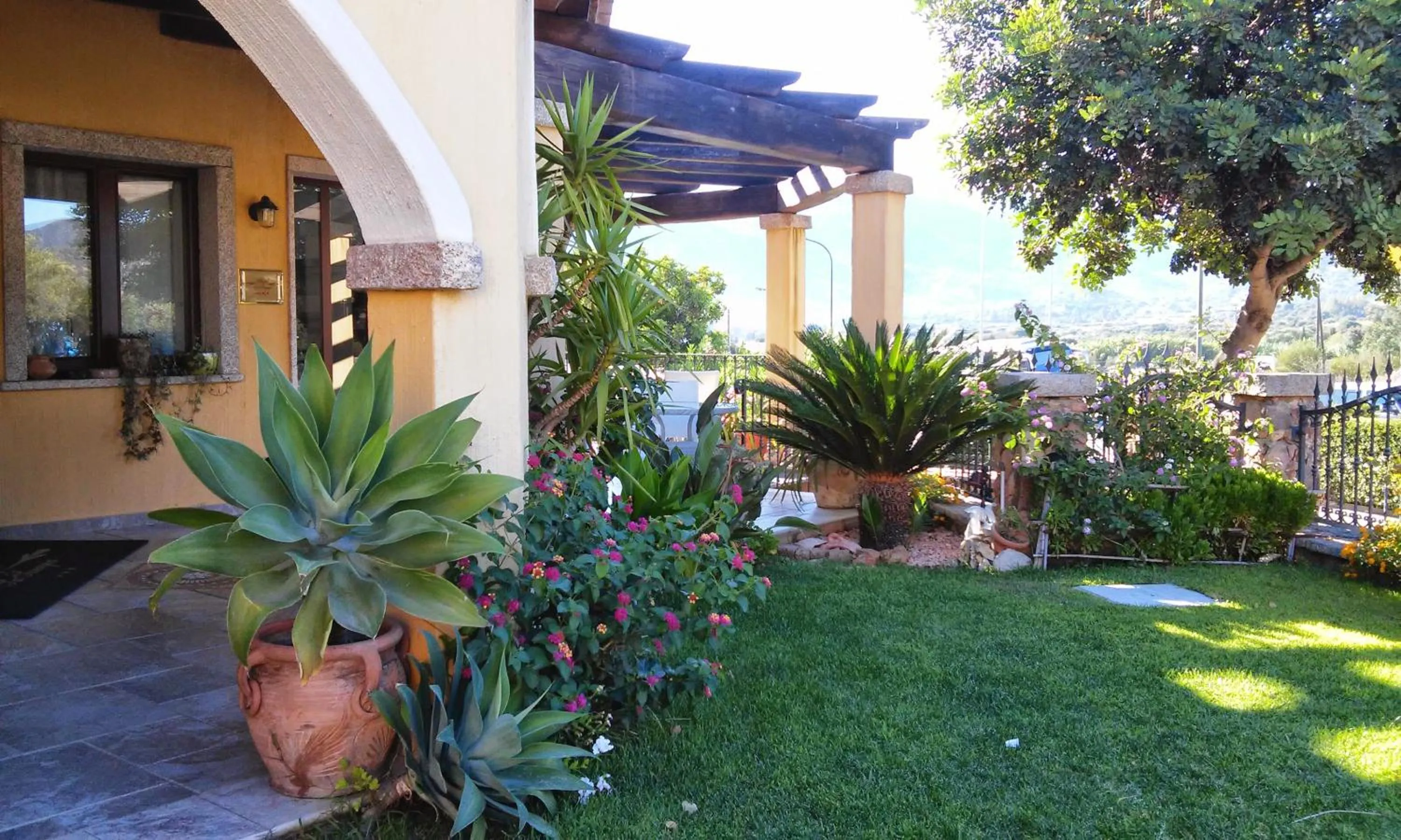 Garden in Hotel Sa Suergia