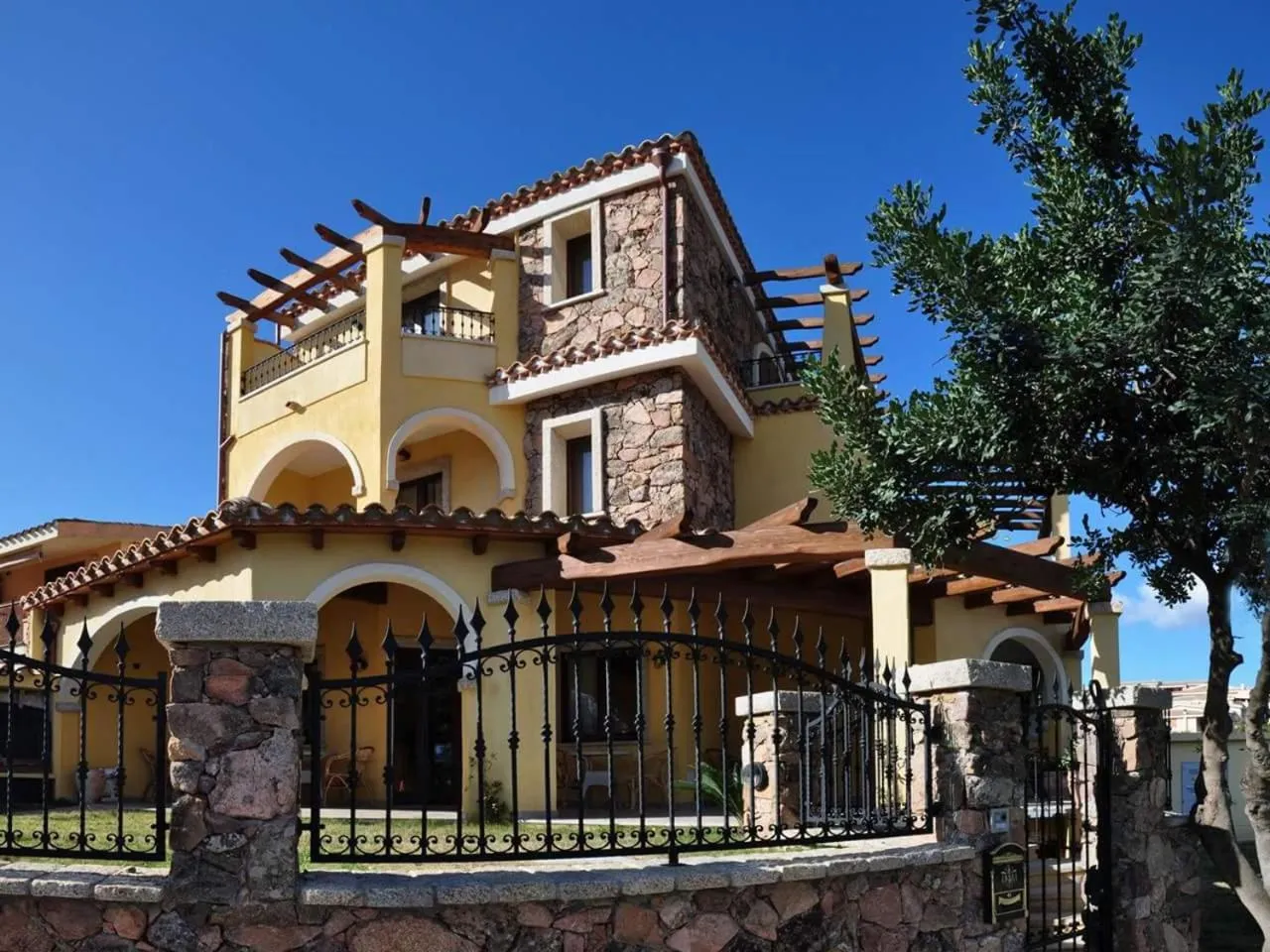 Patio in Hotel Sa Suergia