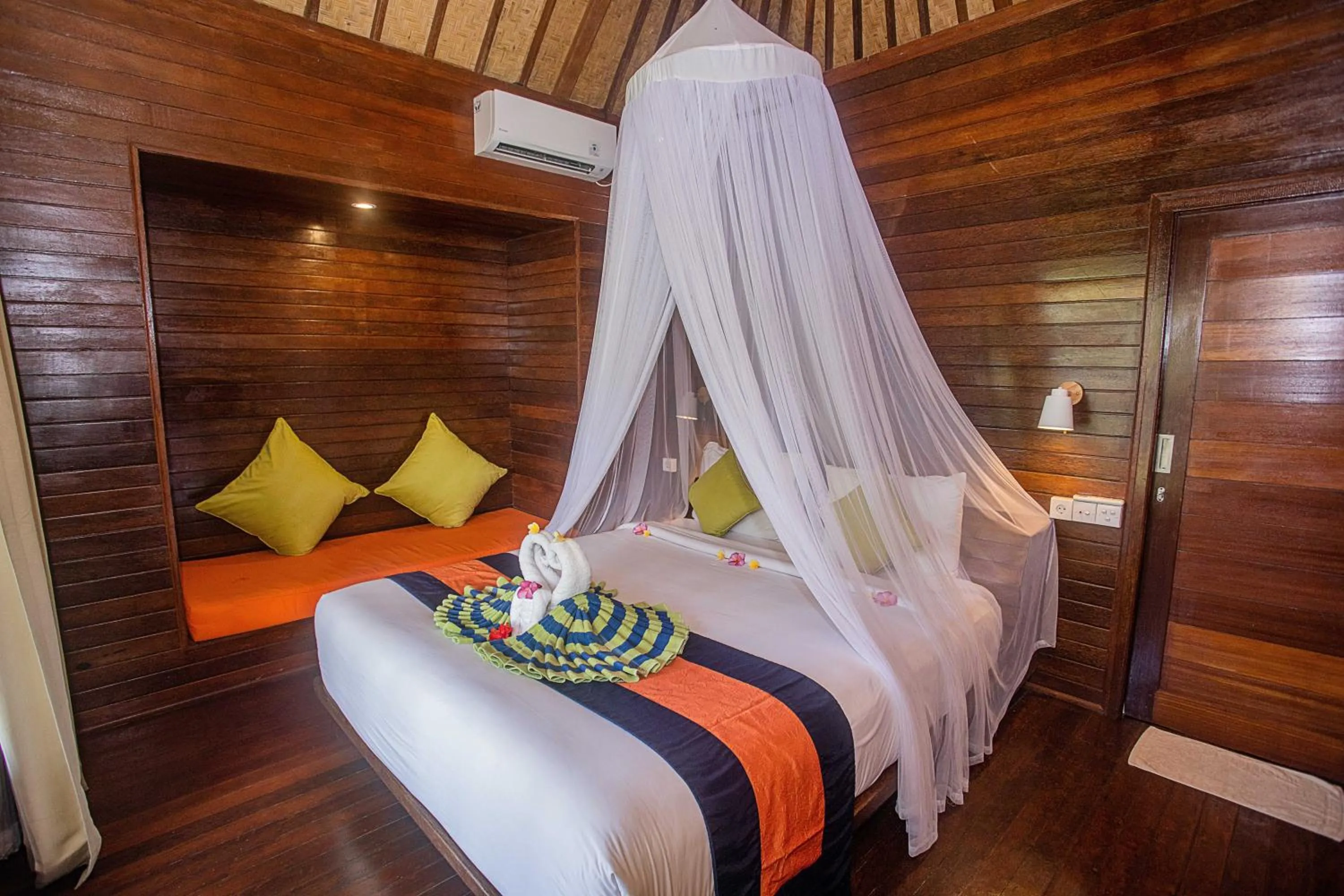 Bed in Samanta Huts