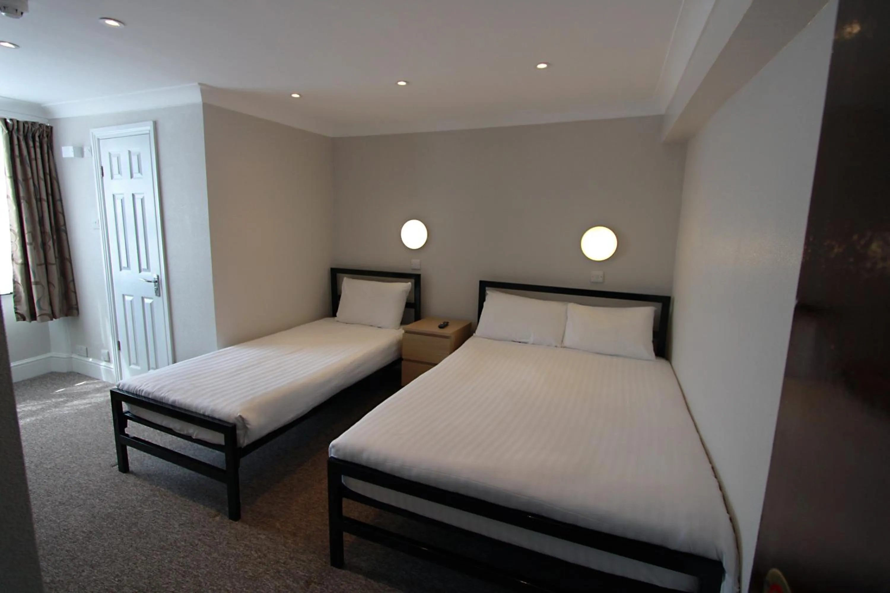 Bedroom, Bed in Lords Hotel