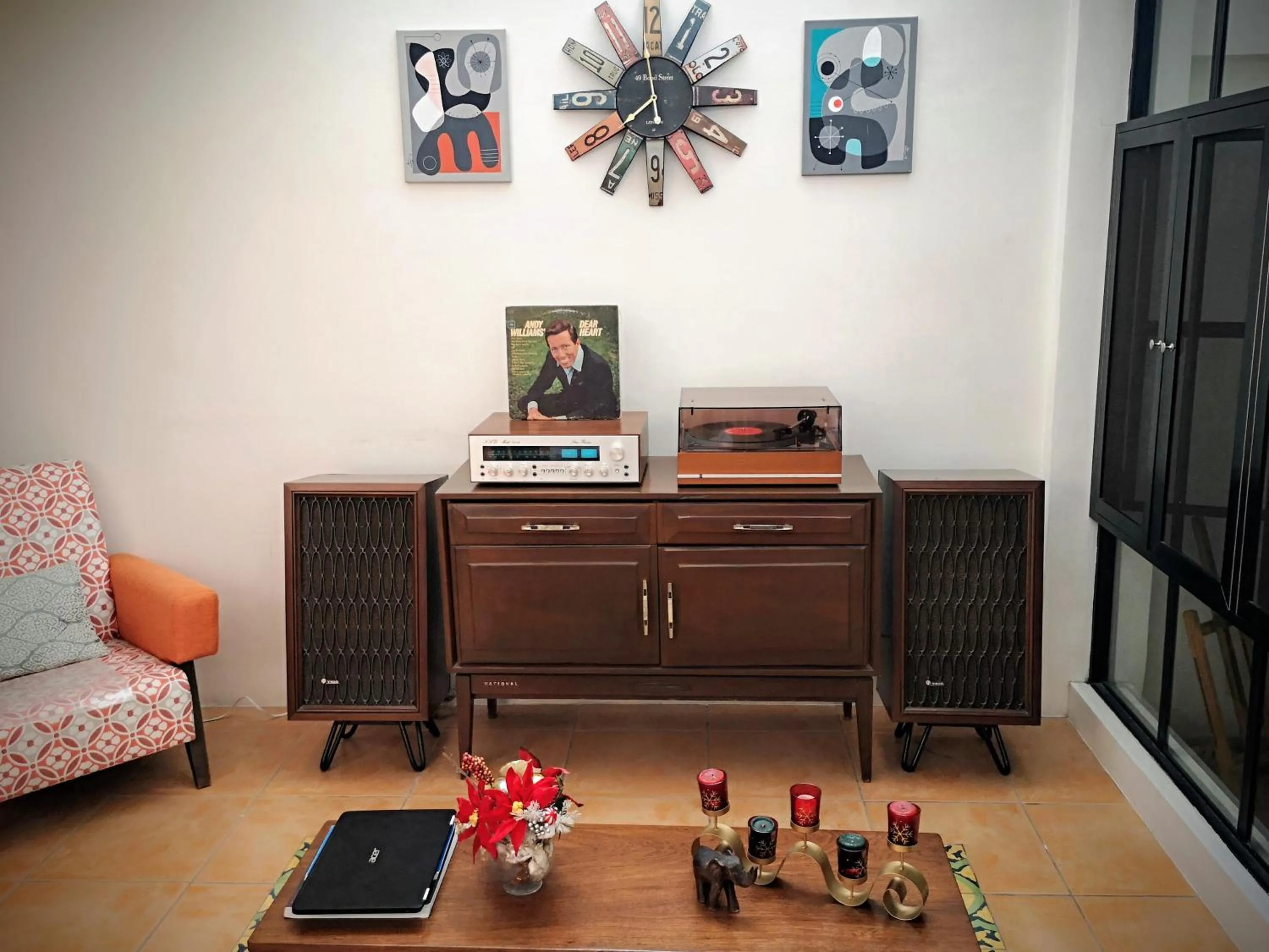 Communal lounge/ TV room in Casa Marina Bed and Breakfast