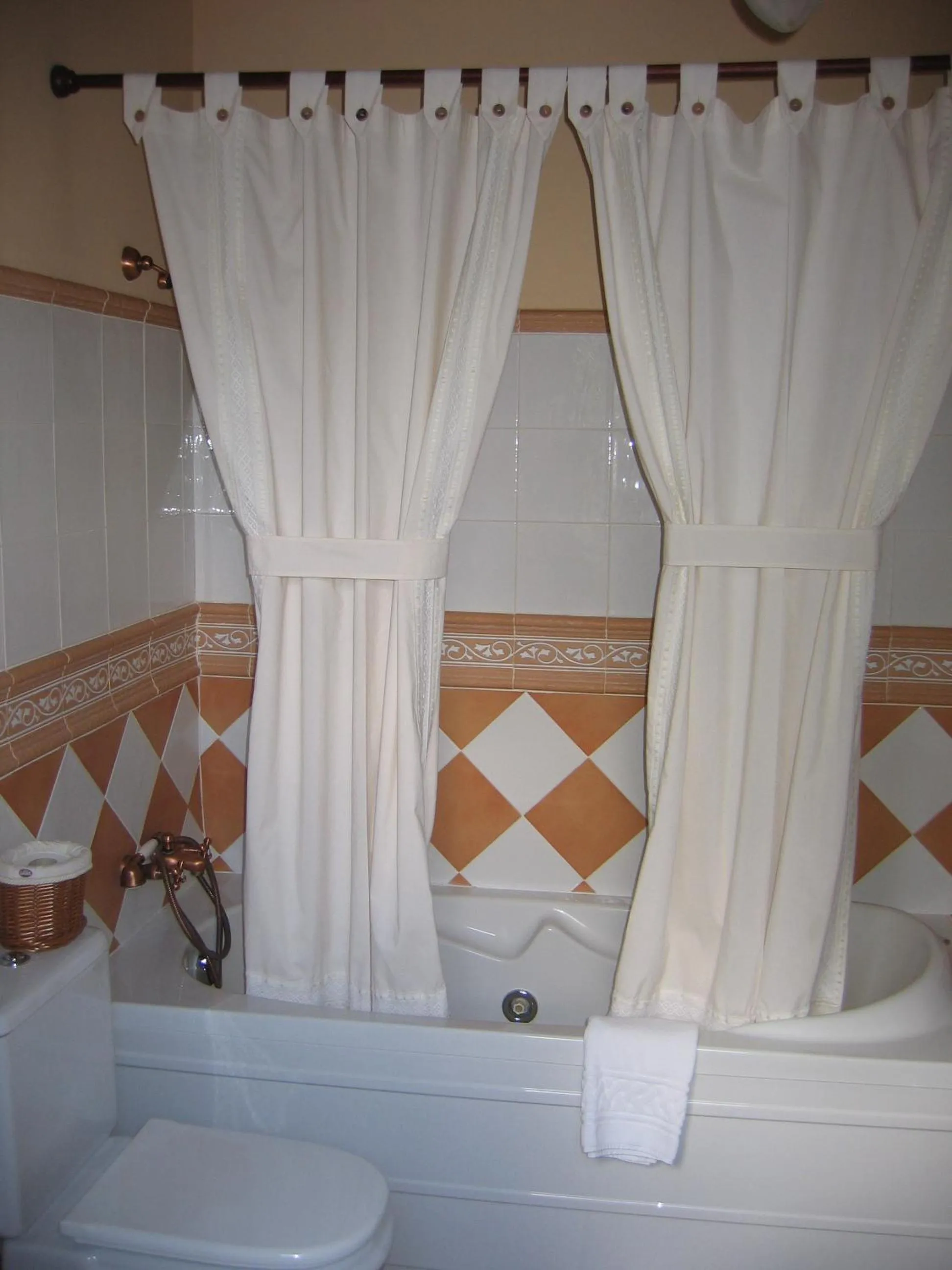 Bathroom in Hotel de Montaña Cueva Ahumada