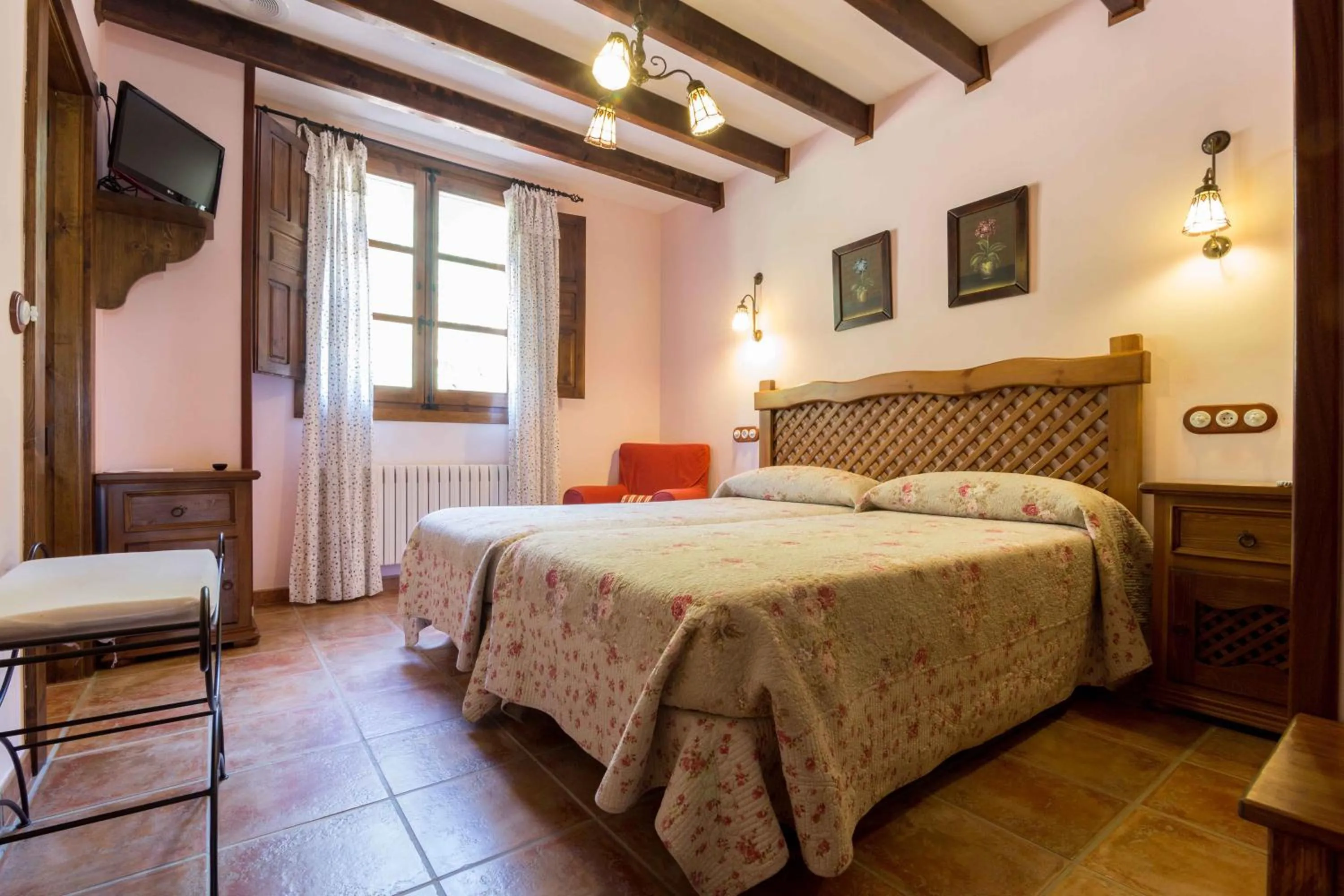 Bedroom, Bed in Hotel de Montaña Cueva Ahumada