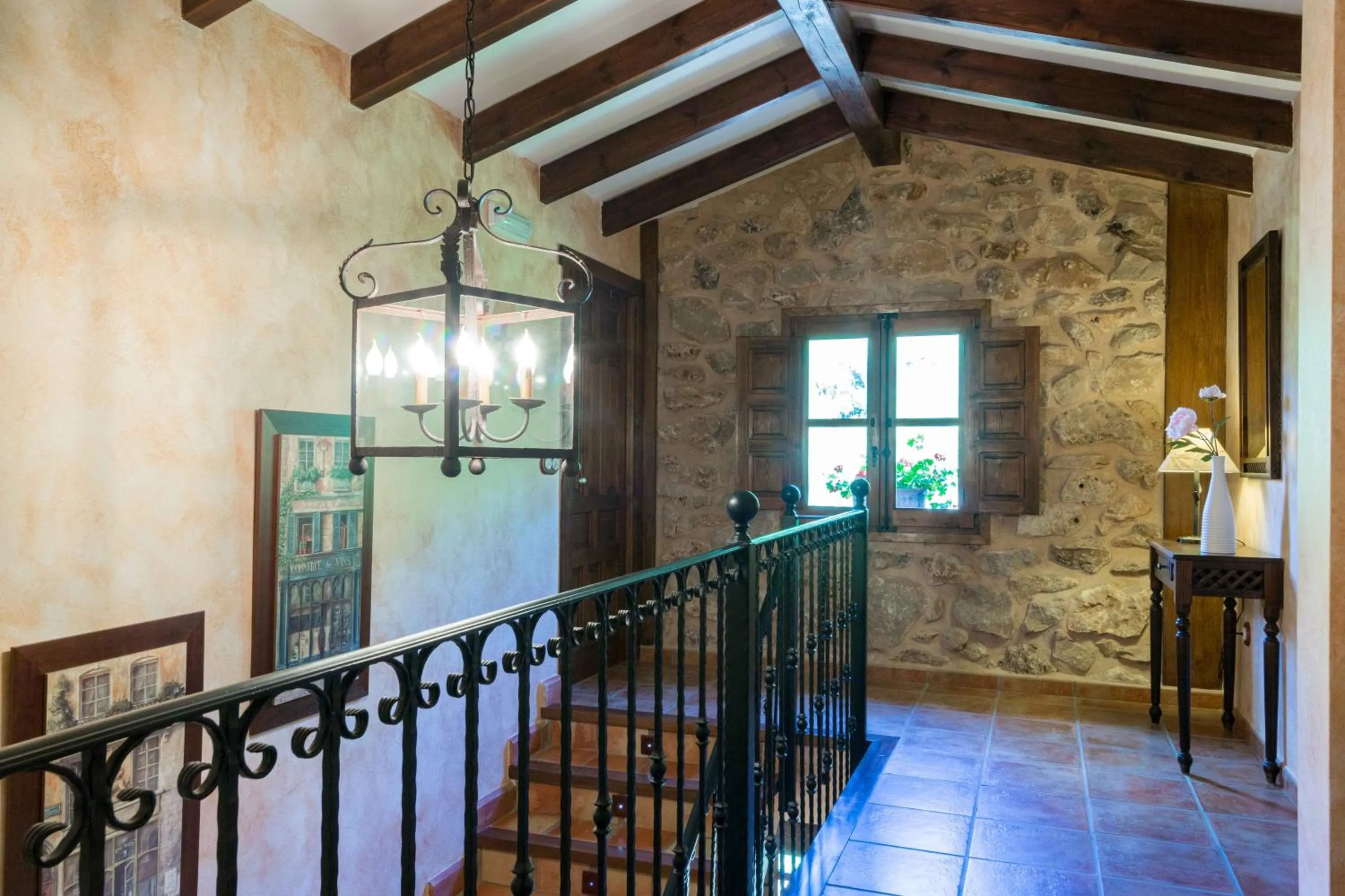 Lobby or reception in Hotel de Montaña Cueva Ahumada