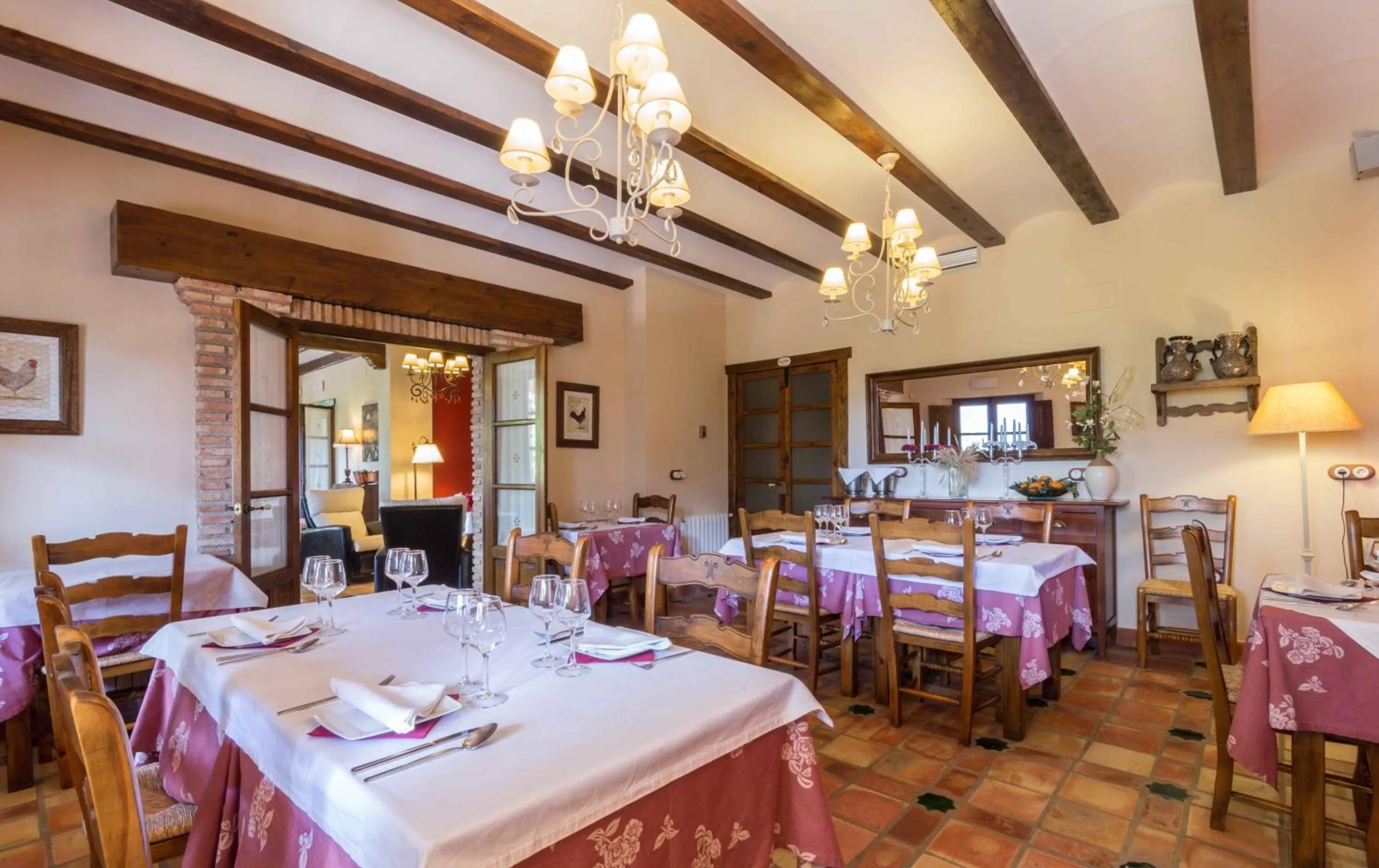 Restaurant/places to eat in Hotel de Montaña Cueva Ahumada